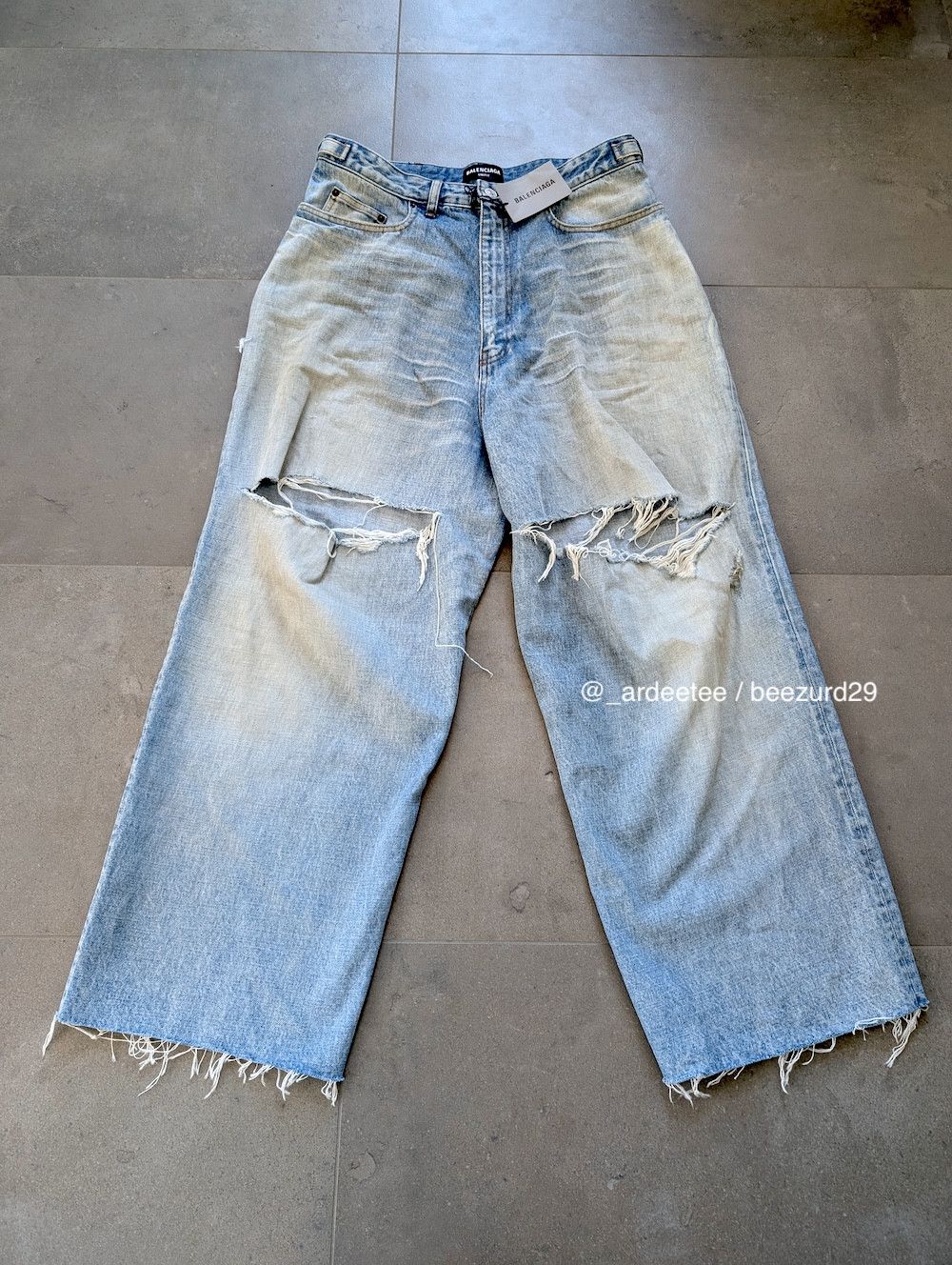 Pre-owned Balenciaga Nwt Baggy Destroyed Skater Jeans Ss22 Red Carpet In  Washed Denim | ModeSens GB