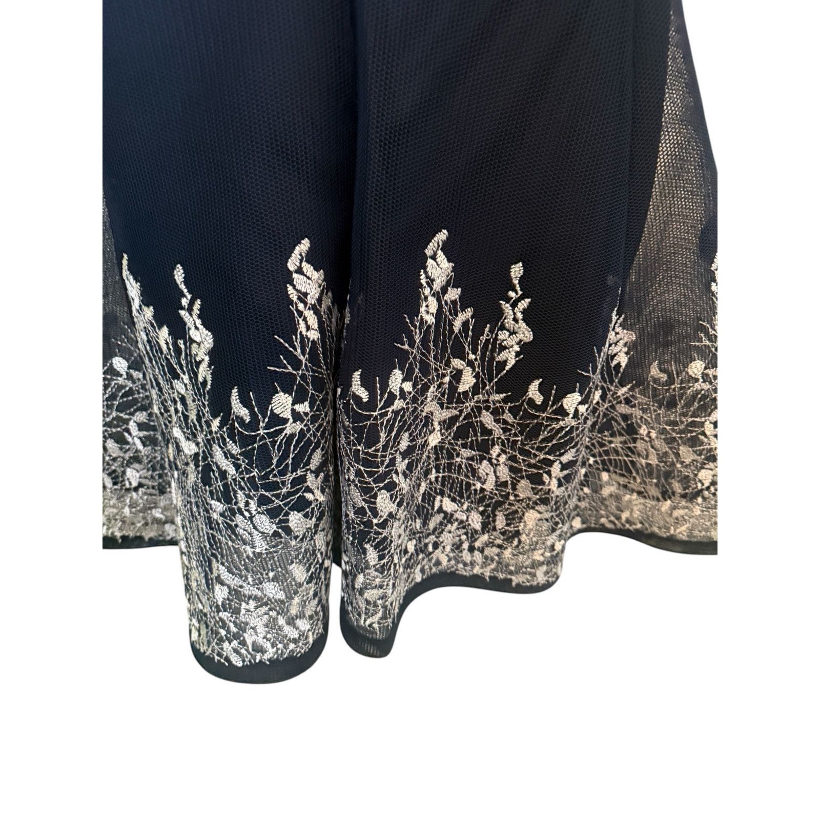 DKNY DKNY Navy Net Skirt White Embroidery Flowers/Leaves Dress 6 Size S / US 4 / IT 40 - 10 Thumbnail