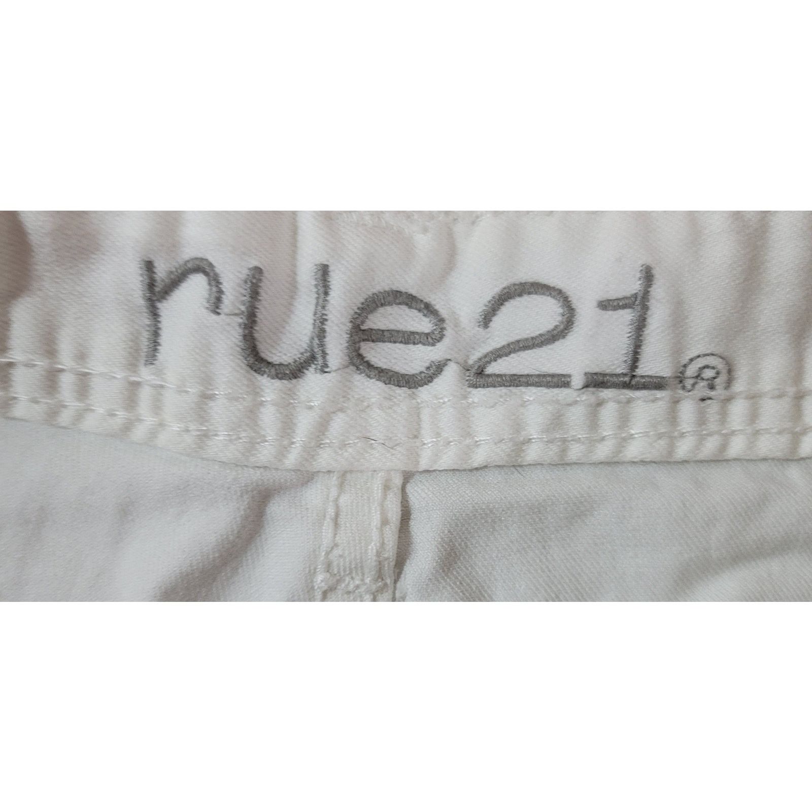 Other Rue 21 White Frayed Hem Women's Shorts 5 / 6 Size 28" / US 6 / IT 42 - 4 Thumbnail