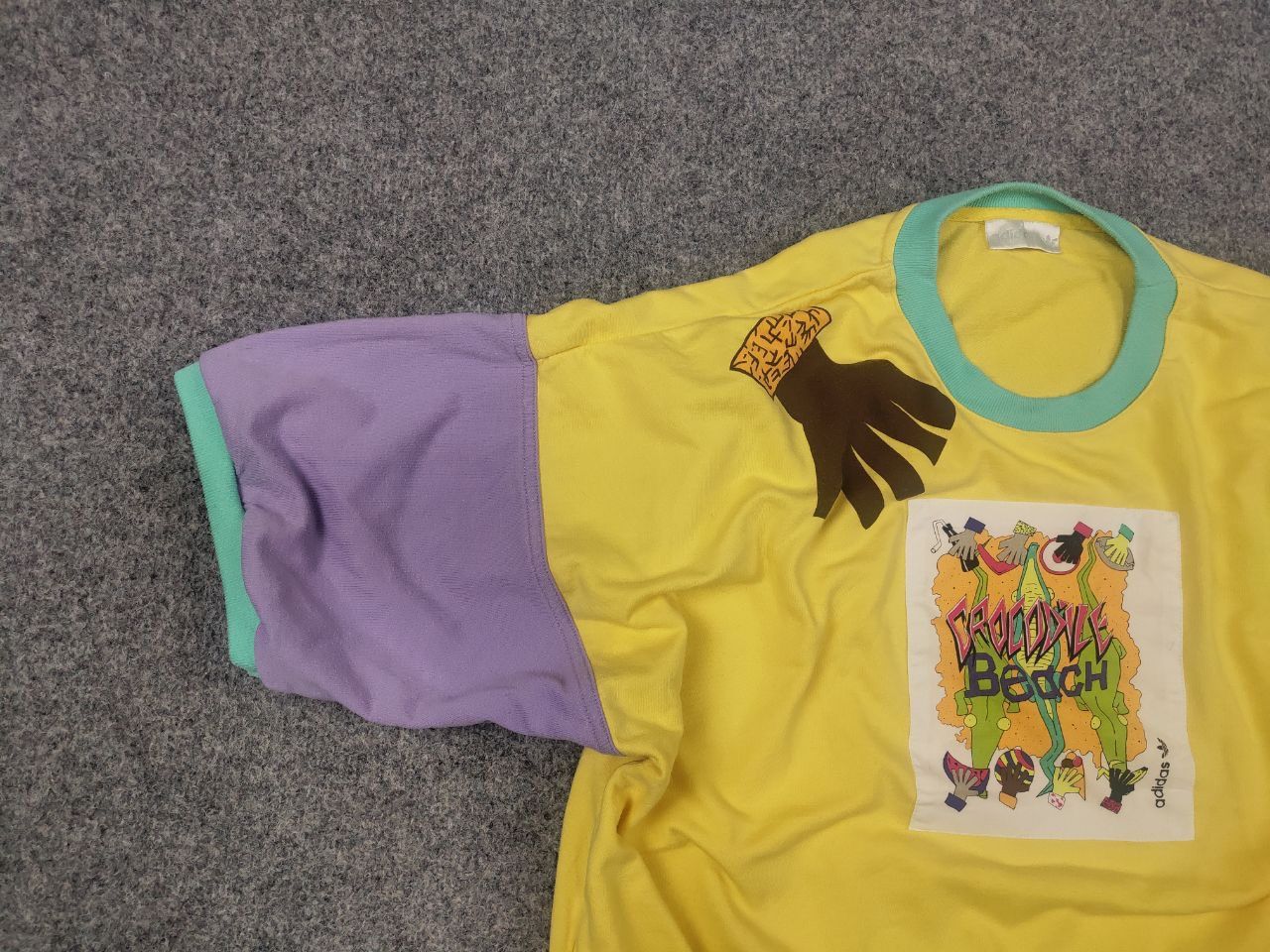 Adidas Rare Vintage 80's Adidas Originals Crocodile Beach T-Shirt Size US XL / EU 56 / 4 - 3 Thumbnail