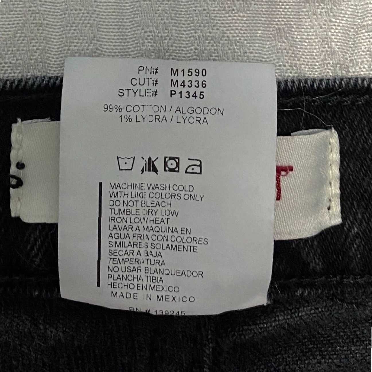 Vintage Vibrant Miu Black Wash Denim Jeans Womens High Rise Straight Leg Size 3 W25 Slim 5-Pocket Design Logo Glitter Denim Cotton Spandex Size 26" / US 2 / IT 38 - 5 Thumbnail