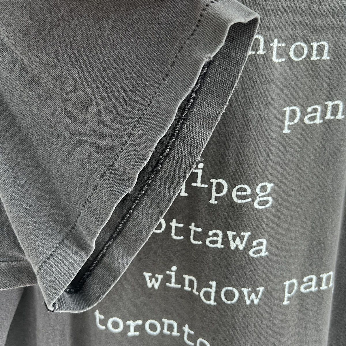 Band Tees Vintage 90s Pearl Jam Window Pain Tee XL Thrashed Sun Faded Size US XL / EU 56 / 4 - 8 Thumbnail