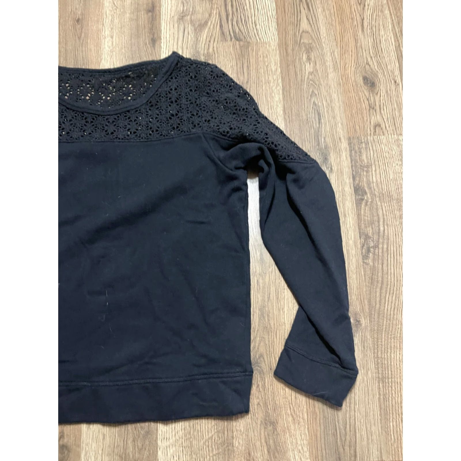 Express VINTAGE? No—Express Shirt Women’s M Black Long Sleeve Eyelet Neckline Shirt Womens M Black Long Sleeve Eyelet Neckline Express Size M / US 6-8 / IT 42-44 - 4 Thumbnail