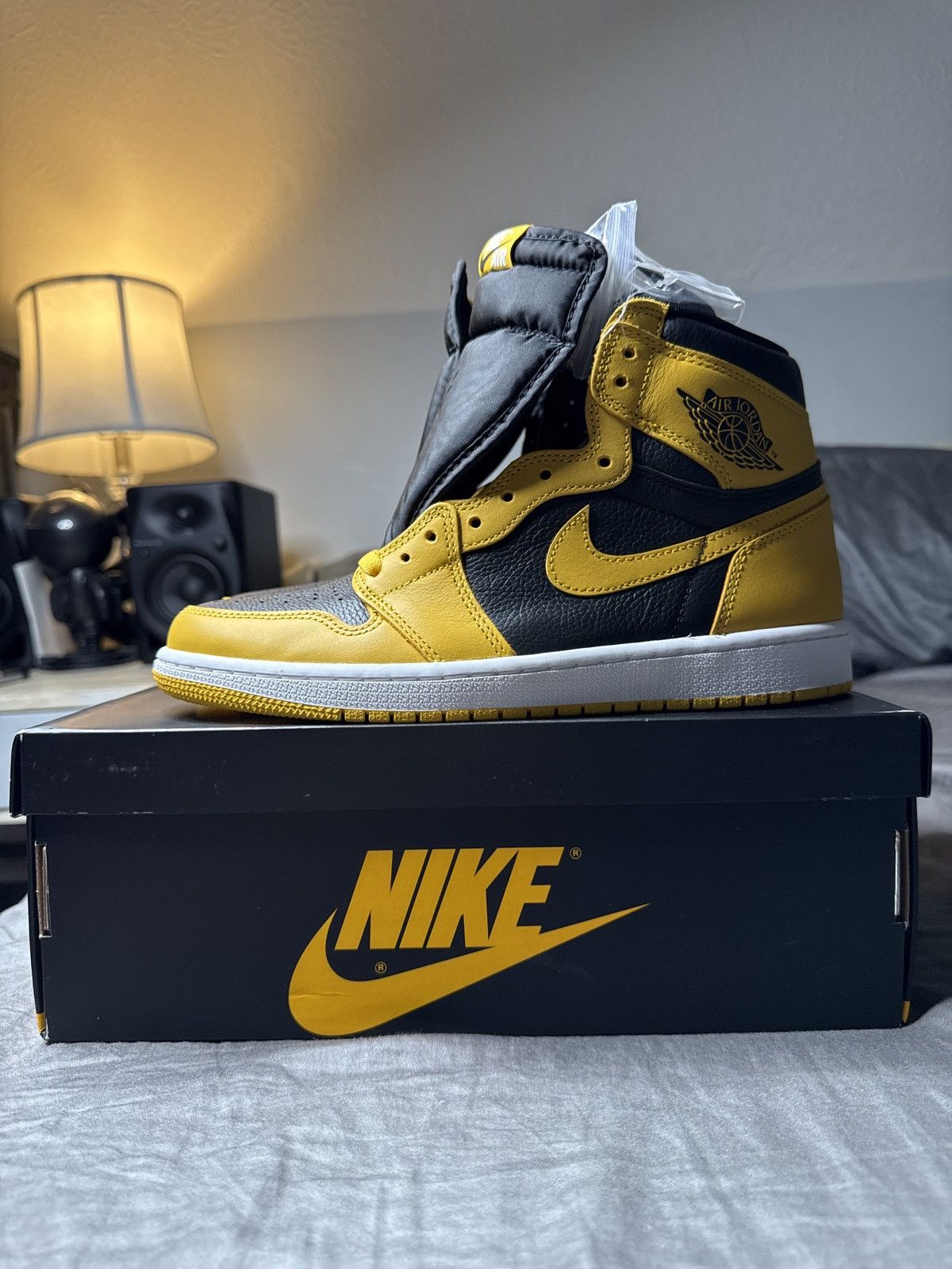 Nike Air Jordan 1 Pollen Size US 9 / EU 42 - 1 Thumbnail