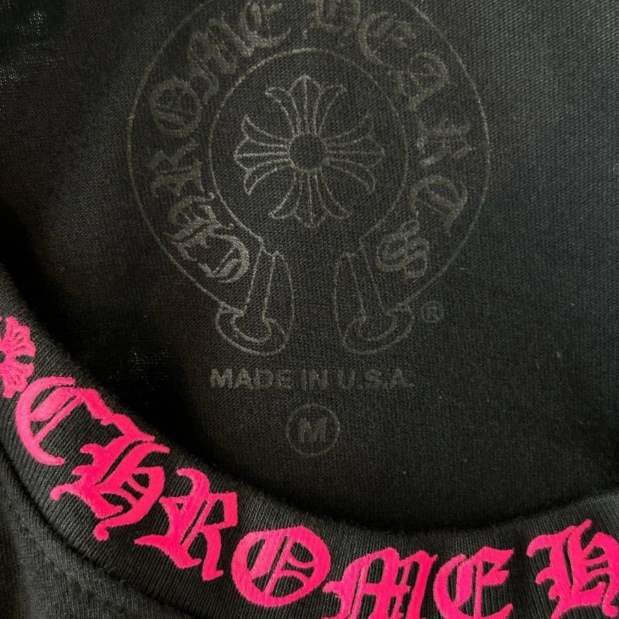 Chrome Hearts CHROME HEARTS BLACK & PINK NECK LOGO LONGSLEEVE T-SHIRT Size US M / EU 48-50 / 2 - 3 Thumbnail