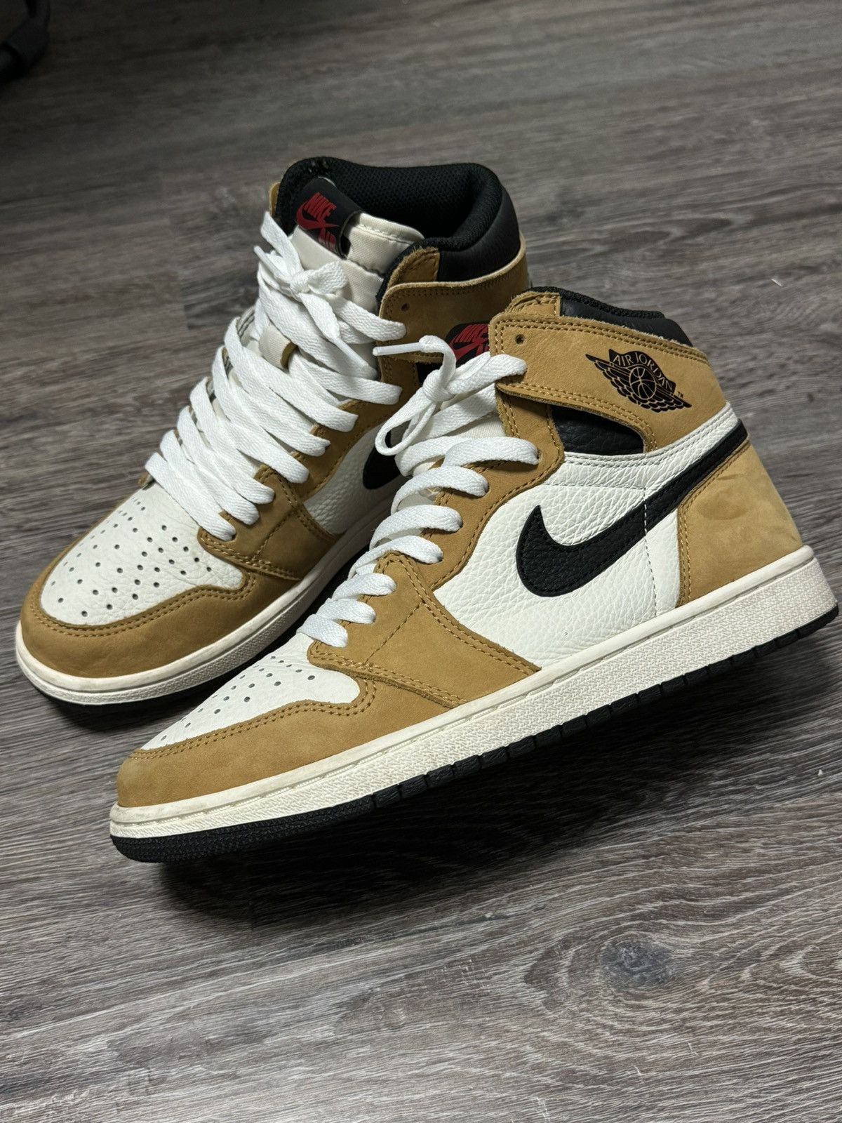 Jordan Brand Air jordan 1 retro high Rookie of the year Size US 8.5 / EU 41-42 - 1 Thumbnail