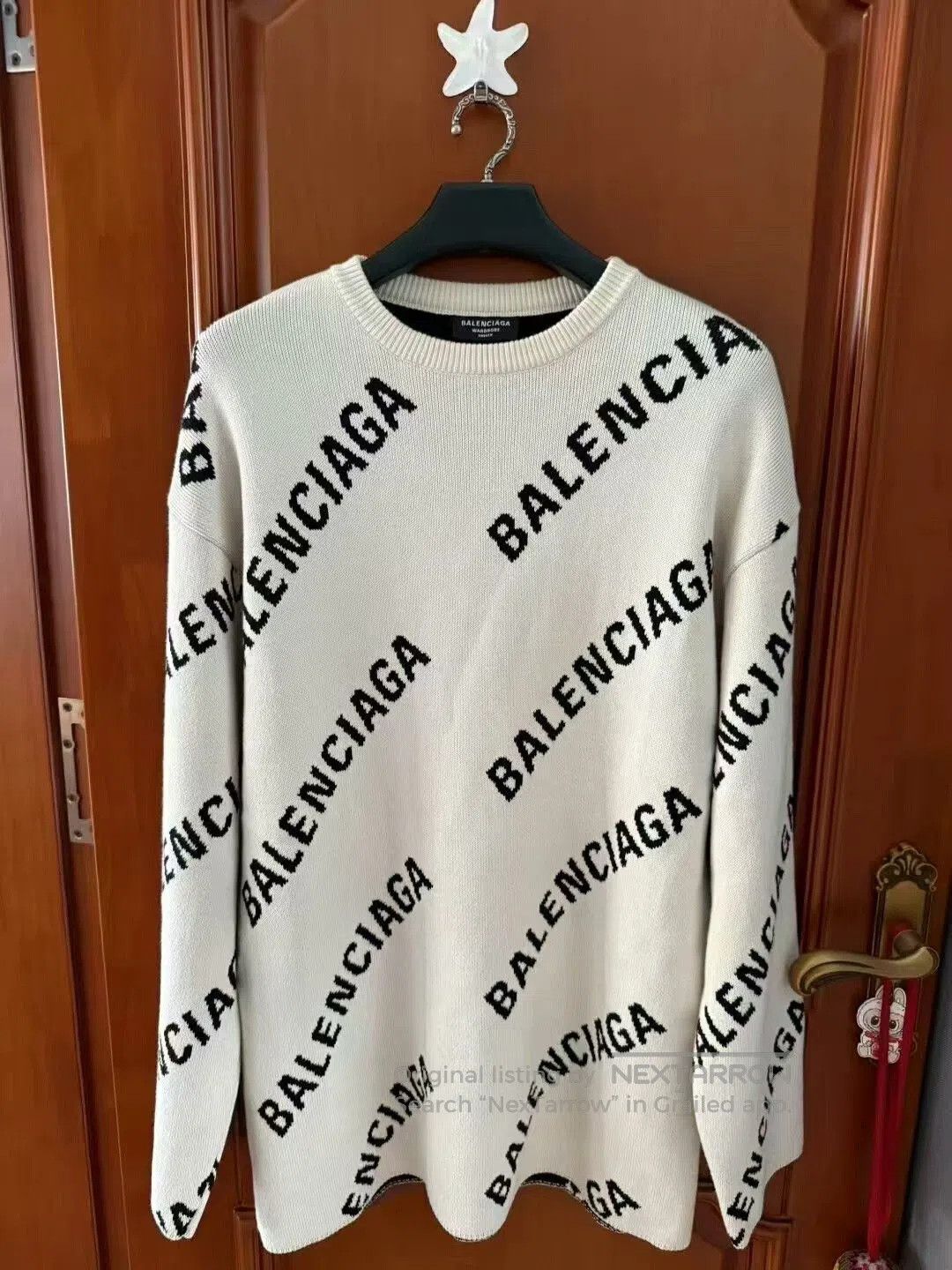 Balenciaga balenciaga beige printed pullover sweater size s. Size US S / EU 44-46 / 1 - 1 Thumbnail