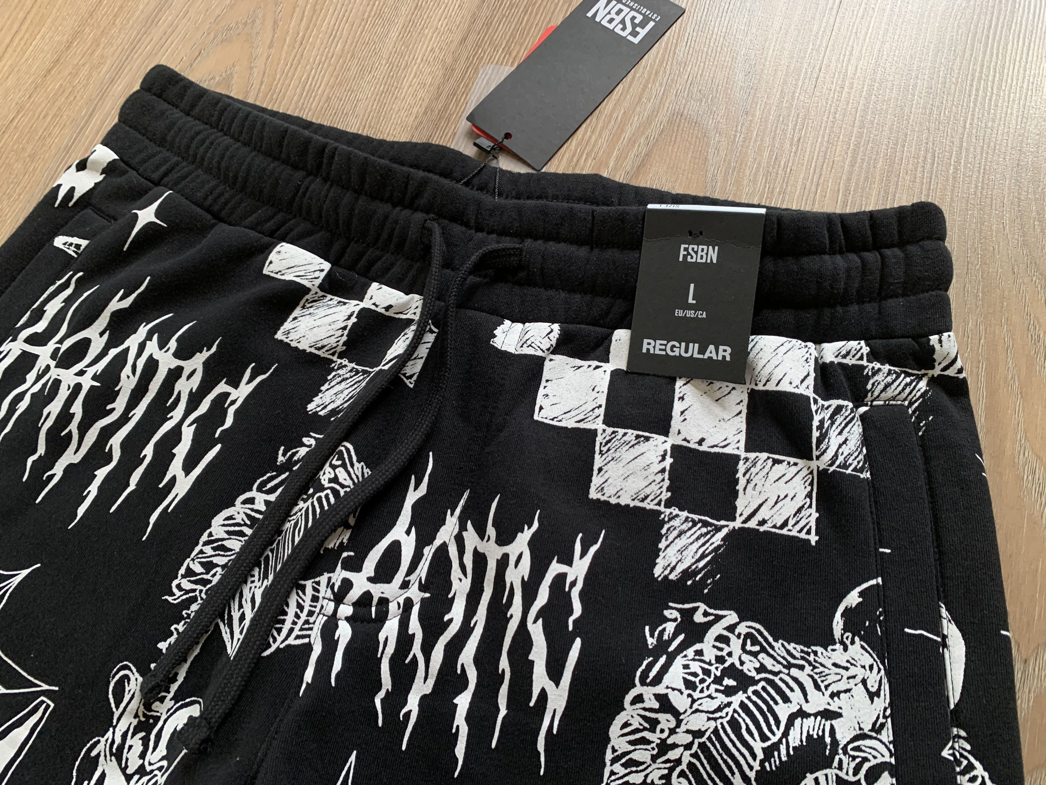 Other Fishbone Cotton Black Printed Shorts Size US 33 - 4 Thumbnail