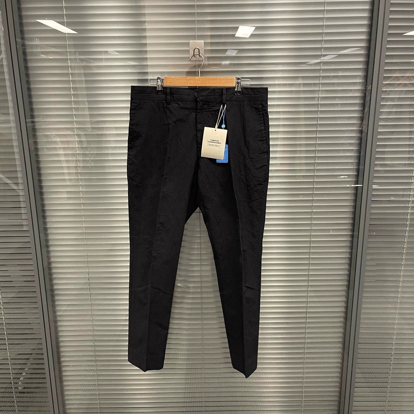 Louis Vuitton Louis Vuitton Reverse Monogram Black 44 trousers Size US 28 / EU 44 - 1 Thumbnail