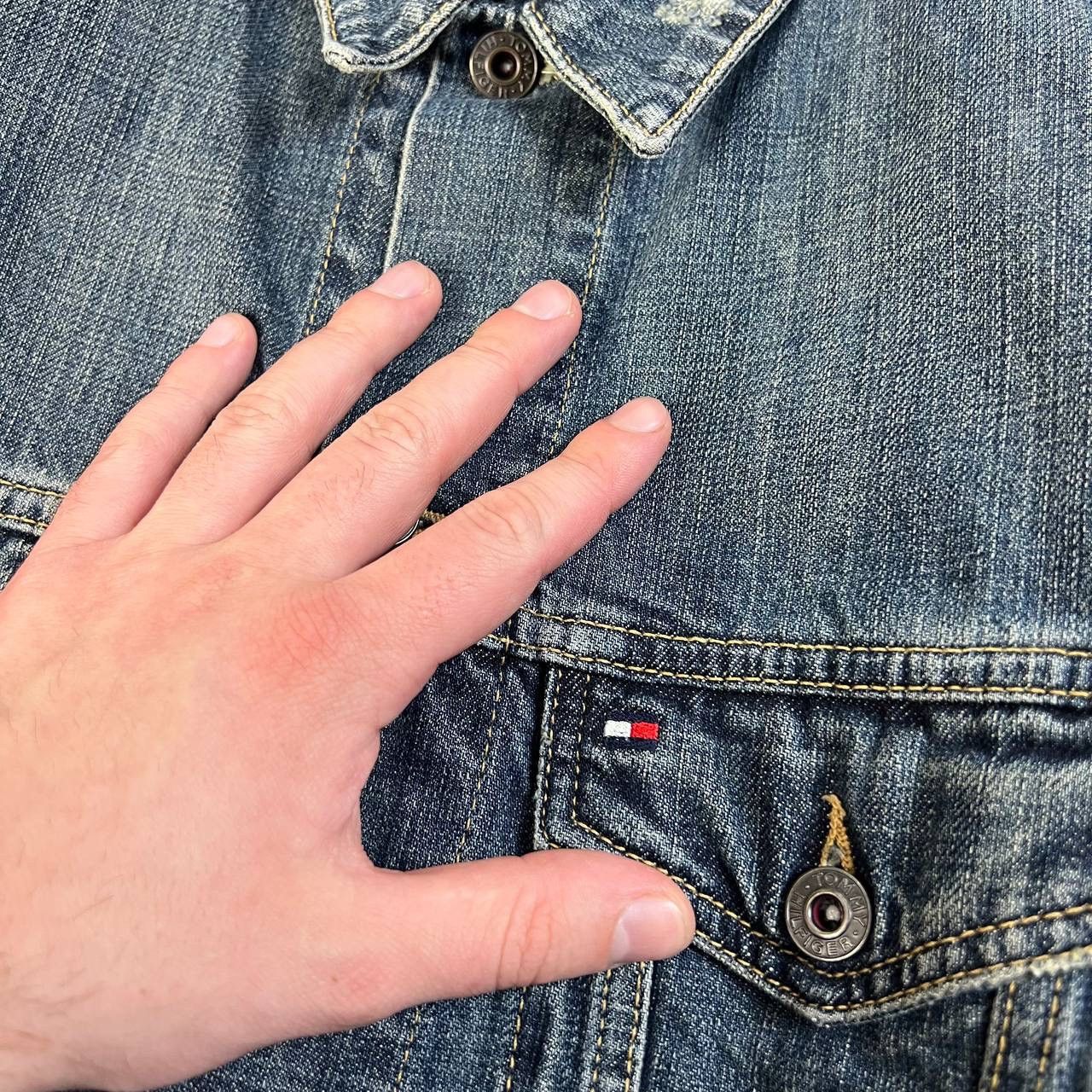 Tommy Hilfiger Tommy Hilfiger Vintage Y2K Mini Logo Button Up Denim Jacket Size US S / EU 44-46 / 1 - 4 Thumbnail