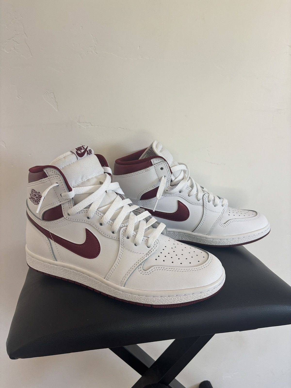 Other Jordan 1 High 85 Metallic Burgundy Size US 9 / EU 42 - 3 Thumbnail