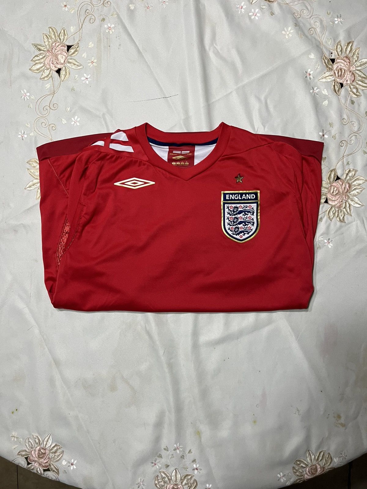 Umbro Official Umbro England national team away football jersey Size US L / EU 52-54 / 3 - 6 Thumbnail
