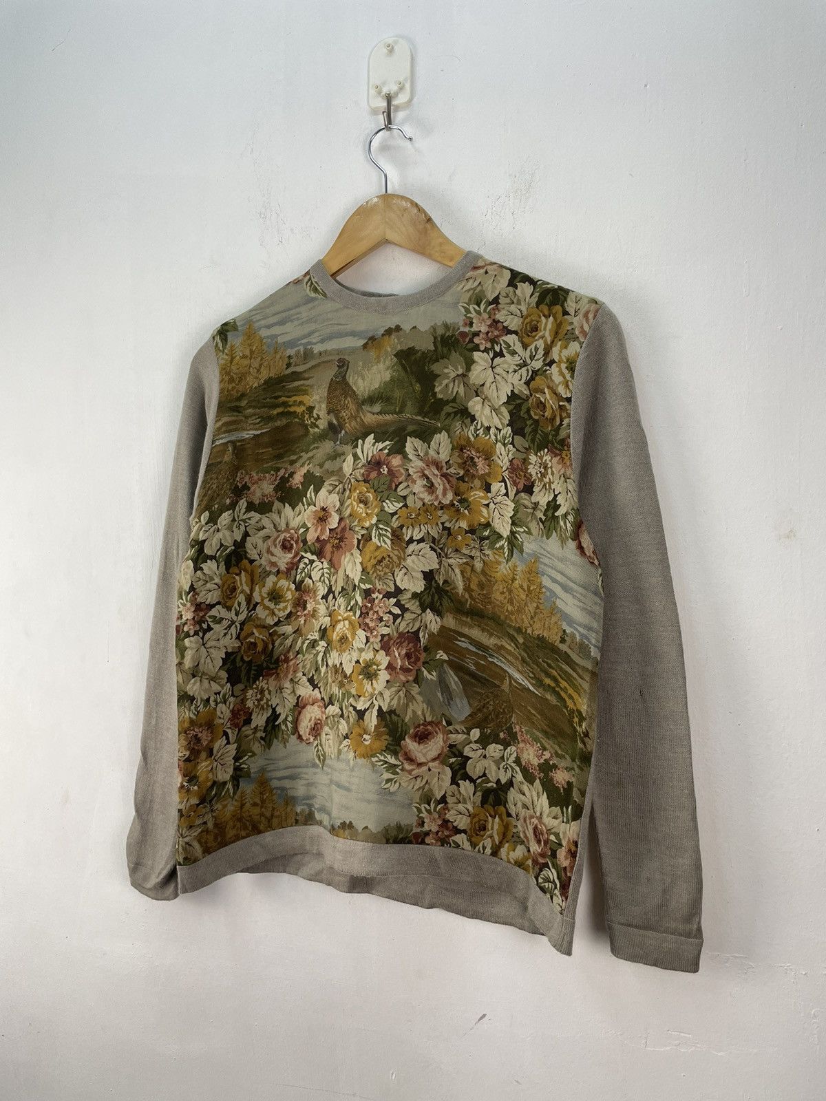 Burberry Vintage 90s Burberry Sweater Animal Floral Pattern Size M Size M / US 6-8 / IT 42-44 - 1 Thumbnail
