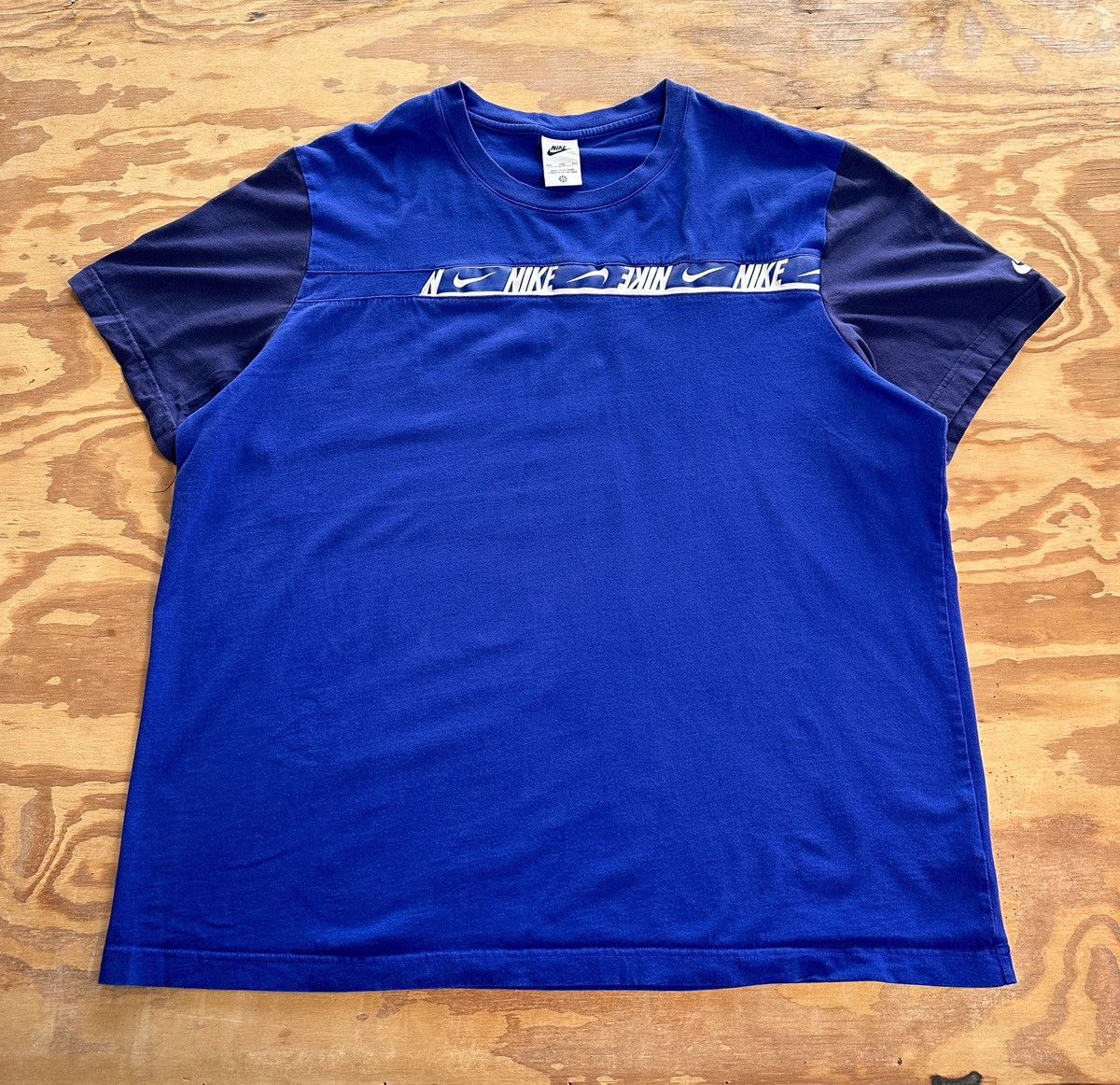 Nike short sleeve Nike Sportswear Repeat T-Shirt. Size US XXL / EU 58 / 5 - 1 Thumbnail