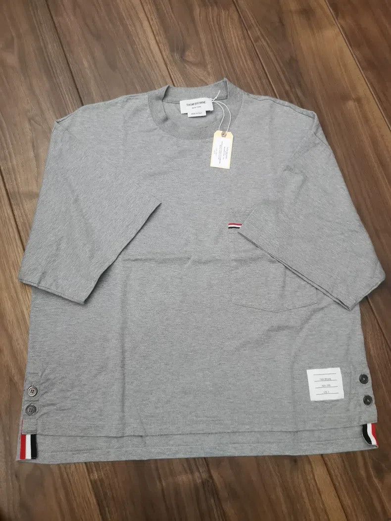 Thom Browne Thom Browne Classic loose-fit batwing short-sleeve T-shirt Size US XS / EU 42 / 0 - 3 Thumbnail