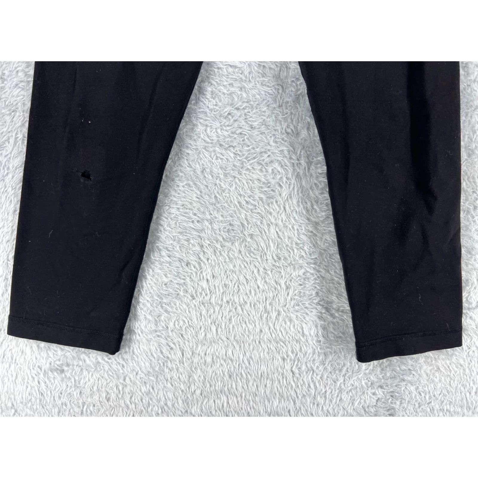 Lululemon Lululemon Pants Womens 6 Black Wunder Under Crop 20" ISSUES READ Cropped Leg Skinny Pockets Activewear Yoga Cross Training Dance Size 28" / US 6 / IT 42 - 2 Thumbnail