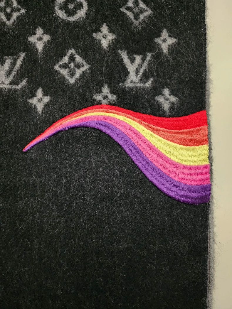 Louis Vuitton Louis Vuitton Black and Grey Double Face Cashmere Rainbow E Size ONE SIZE - 5 Thumbnail
