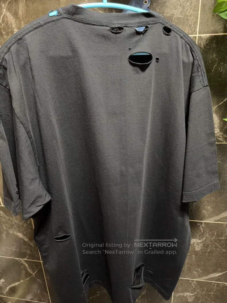 Balenciaga Balenciaga Cracked Letter Logo Hole Short Sleeve T-Shirt Size US XS / EU 42 / 0 - 4 Thumbnail