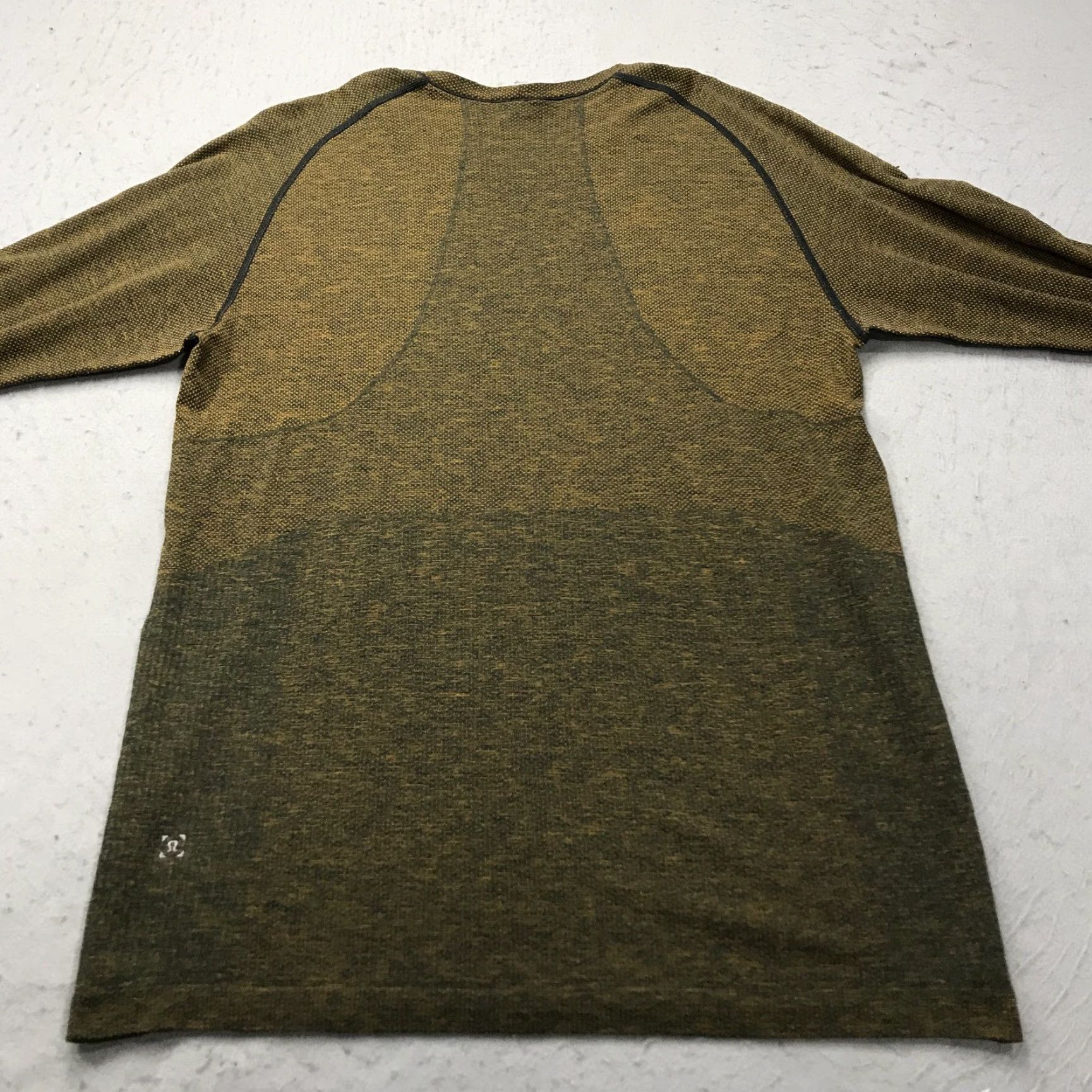 Lululemon Lululemon Shirt Mens Large Brown Long Sleeve Metal Vent Athleisure Gym Yoga Size US L / EU 52-54 / 3 - 6 Thumbnail