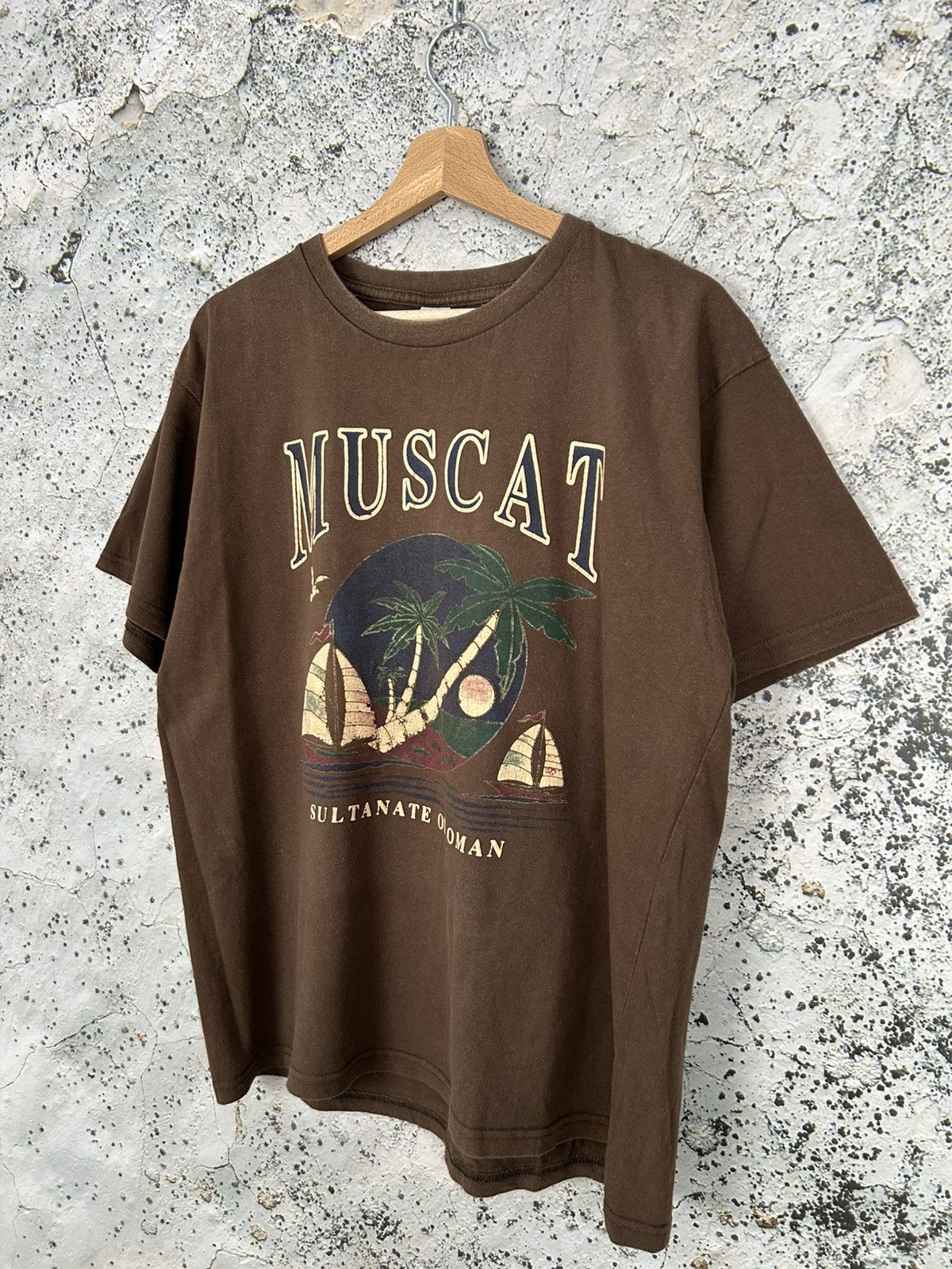 Vintage Vintage Muscat Oman Tourist Graphic Tee Streetwear Skate Size US XL / EU 56 / 4 - 2 Thumbnail
