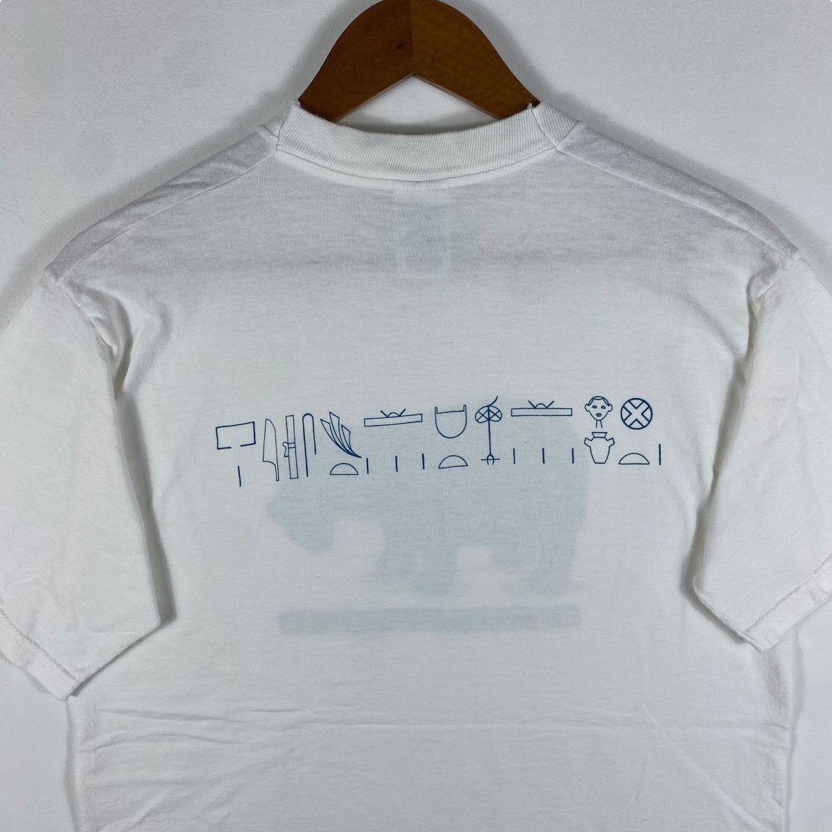 Vintage Vintage 90's The METROPOLITAN MUSEUM Of ART Hippo Tee Size US M / EU 48-50 / 2 - 4 Thumbnail