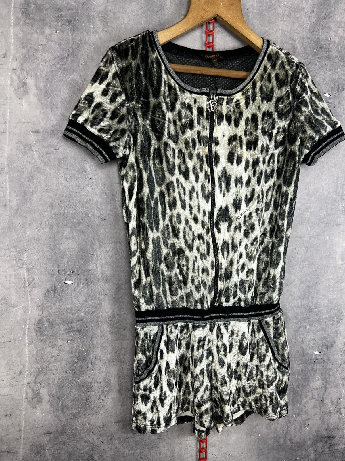 Roberto Cavalli ROBERTO CAVALLI- ANIMAL PRINT- SIGNATURE- JUMPSUIT SZ 42 Size 28" / US 6 / IT 42 - 2 Thumbnail