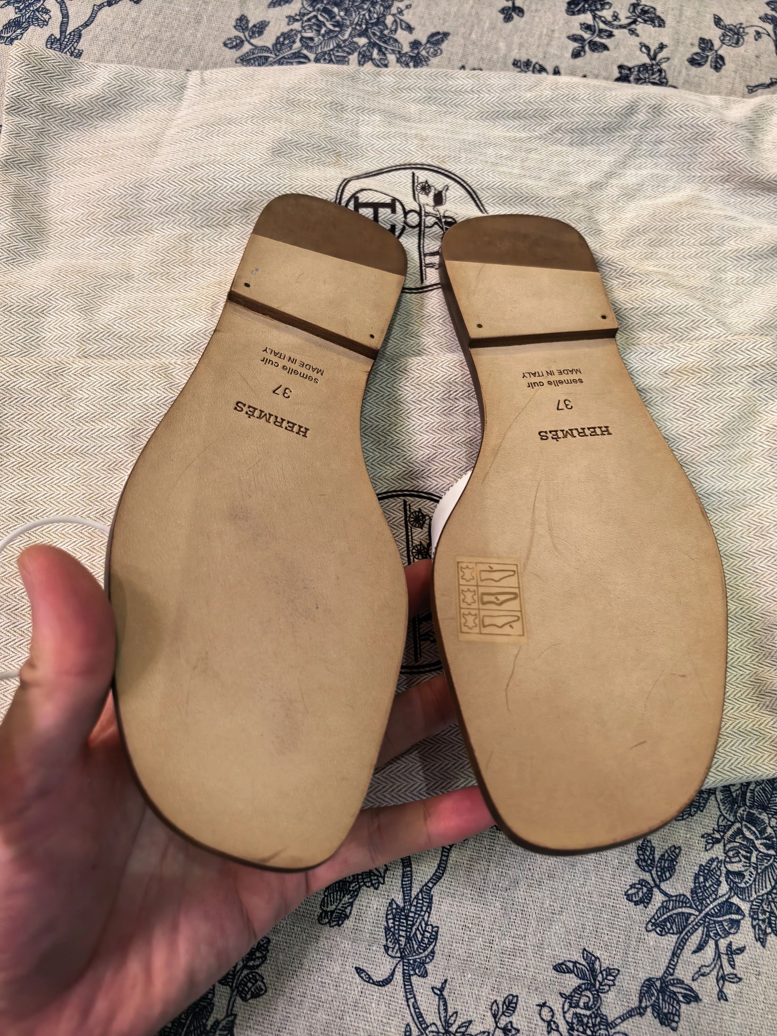 Hermes Hermès White Slippers 37 EU 2 Dust Bags Worn Once Size US 6.5 / IT 36.5 - 5 Thumbnail
