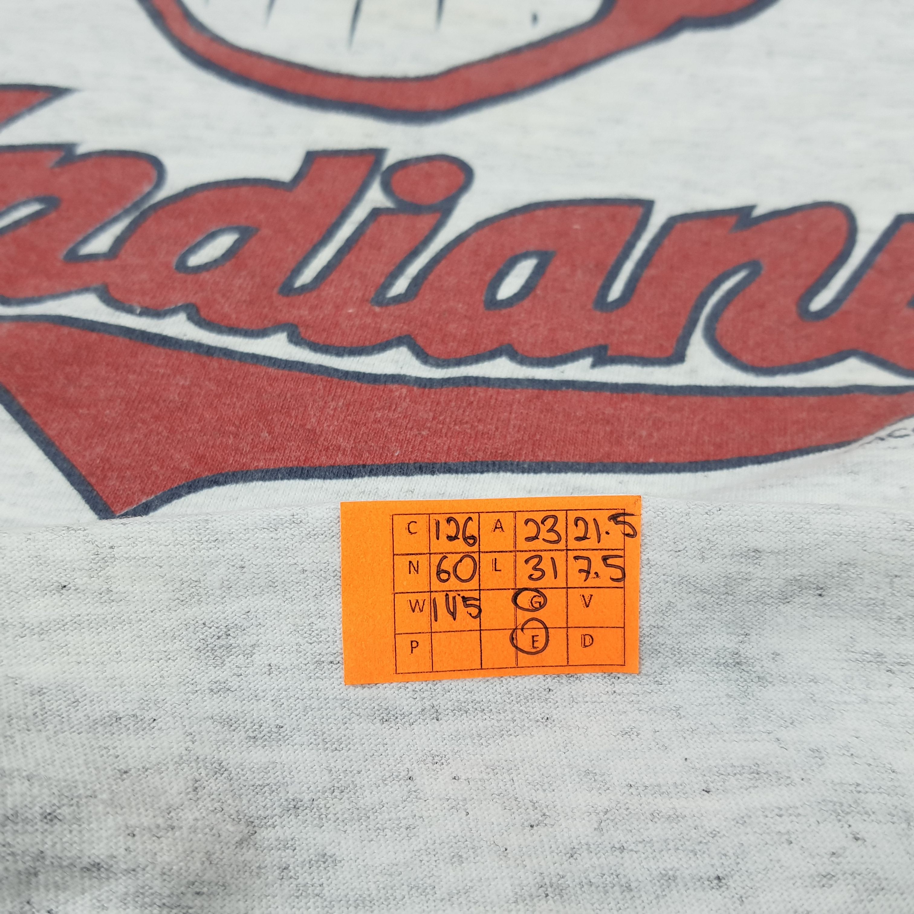 MLB × Vintage Vintage 90's Indians Baseball Team MLB T-shirt Size US XL / EU 56 / 4 - 7 Thumbnail