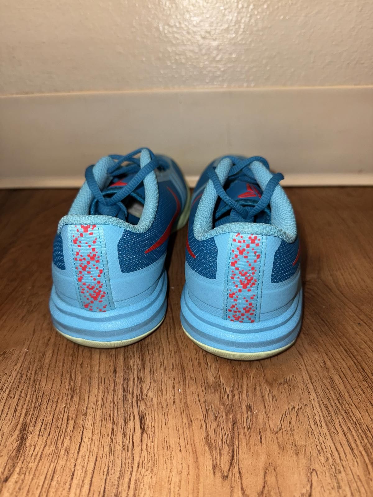 Nike Nike Kobe Mentality Clear Water (Gs) Size US 5 / EU 37 - 4 Thumbnail