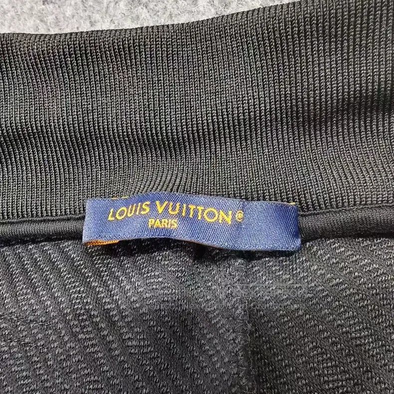 Louis Vuitton Louis Vuitton size m Black large logo knit sweatpants Size US 28 / EU 44 - 3 Thumbnail
