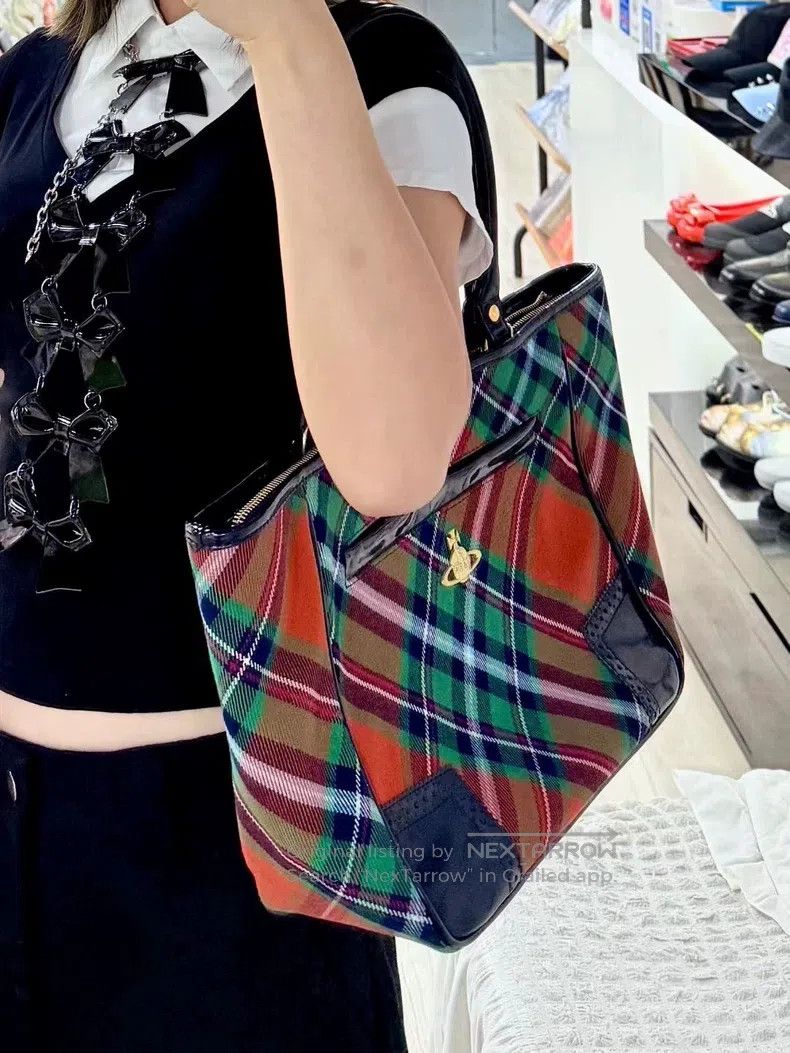 Vivienne Westwood Vivienne Westwood size os Used Saturn checkered tote bag Size ONE SIZE - 6 Thumbnail