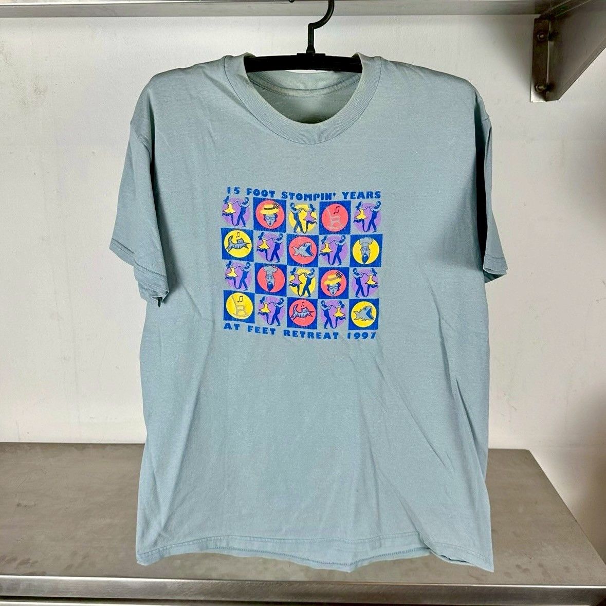 Vintage ​​1997 Feet Retreat 15 Foot Stompin Years Artwork T-shirt Size US L / EU 52-54 / 3 - 1 Thumbnail