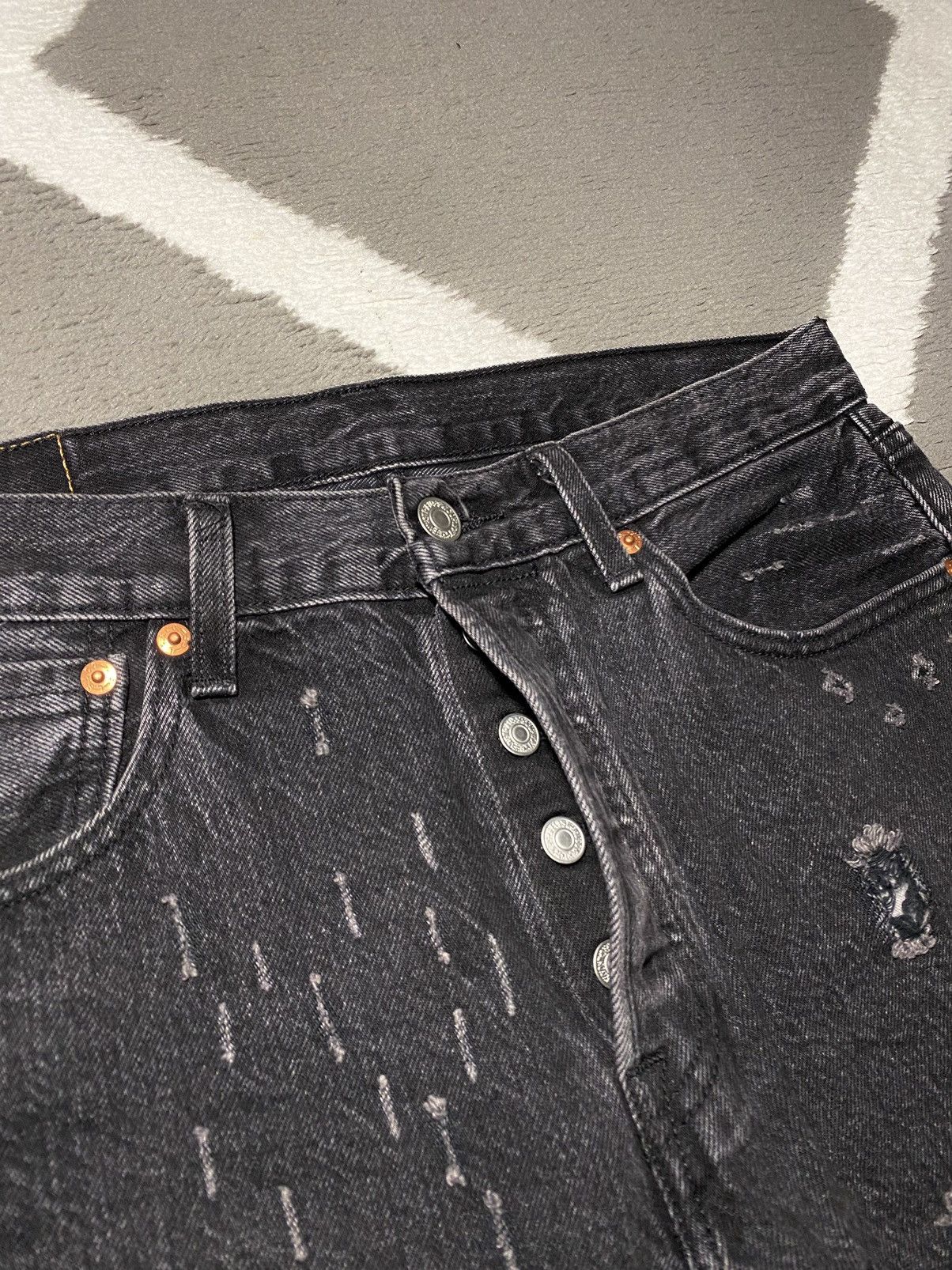 Levi's × Vintage Levi’s 501 Original Fit men’s Straight Fit Denim Jeans Size US 32 / EU 48 - 11 Thumbnail