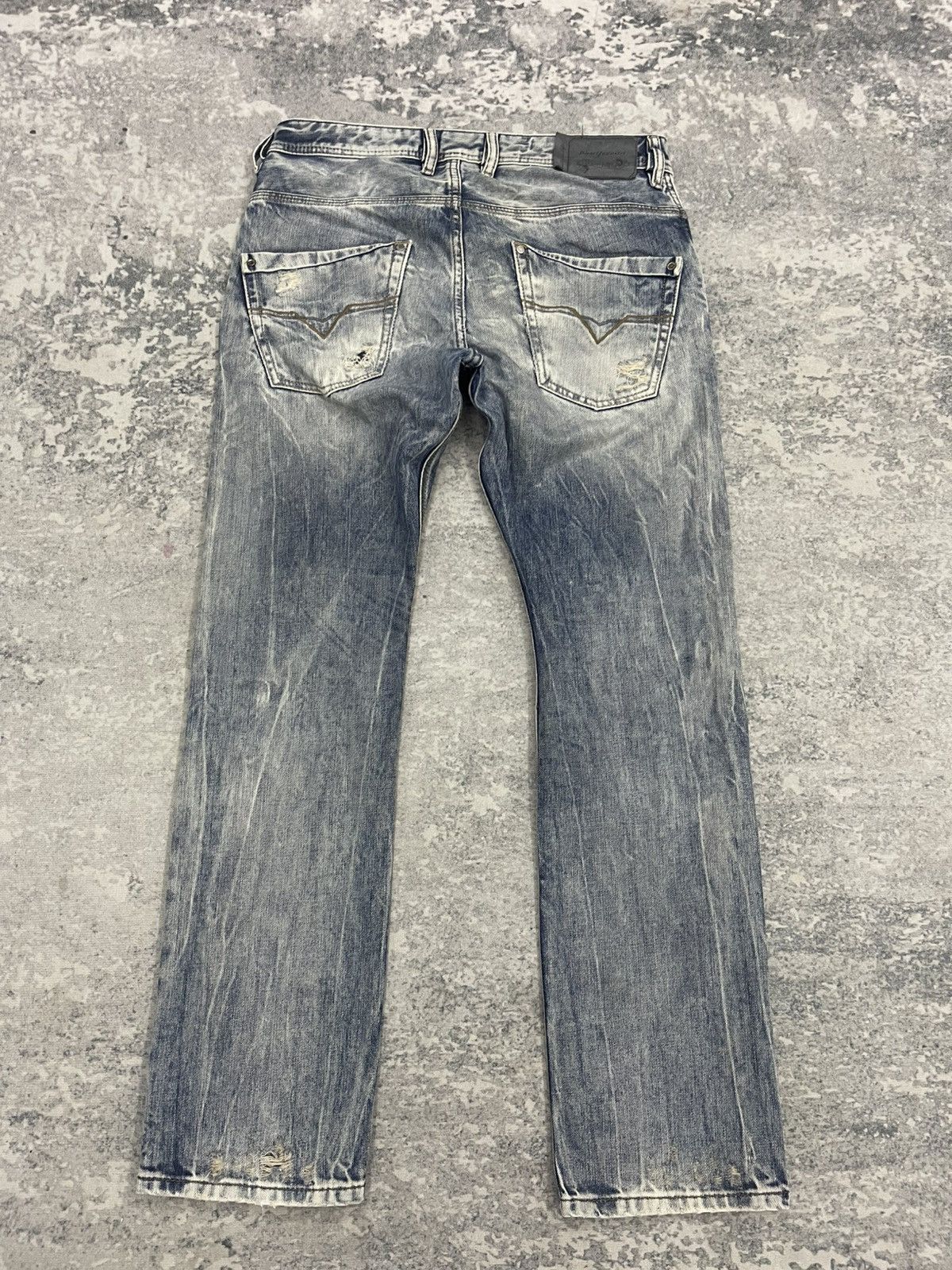 Diesel Diesel Krooley 0813Z Regular Slim-Carrot Distressed Jeans Size US 30 / EU 46 - 13 Thumbnail