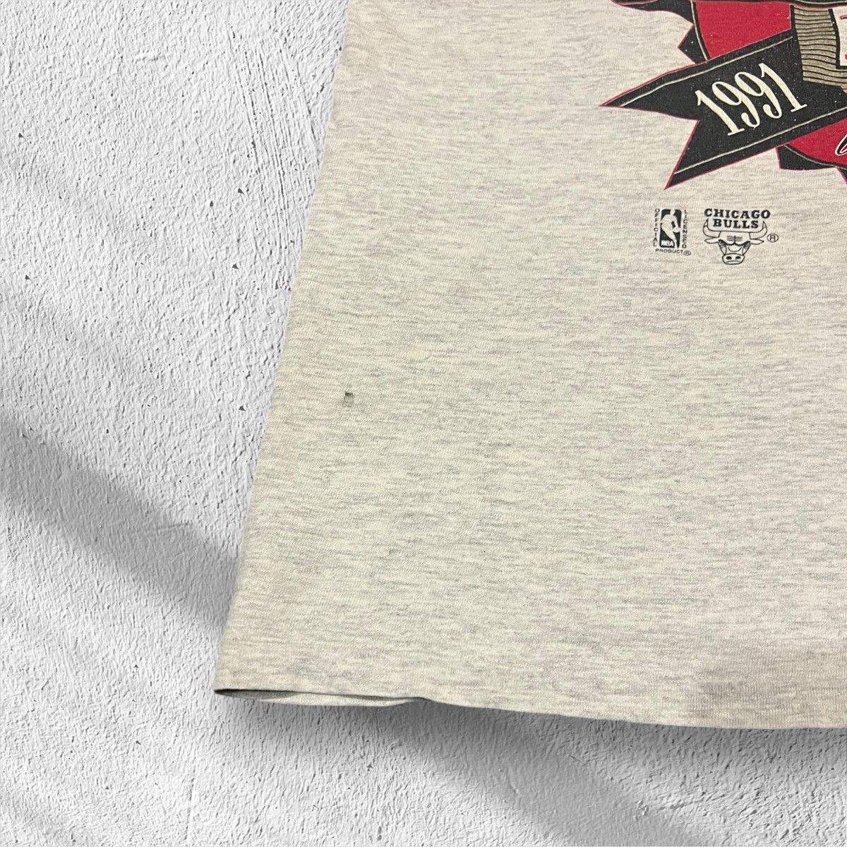 Logo 7 Vintage 1993 Chicago Bulls 3‑Peat NBA Champions T‑Shirt XL Size US XL / EU 56 / 4 - 3 Thumbnail