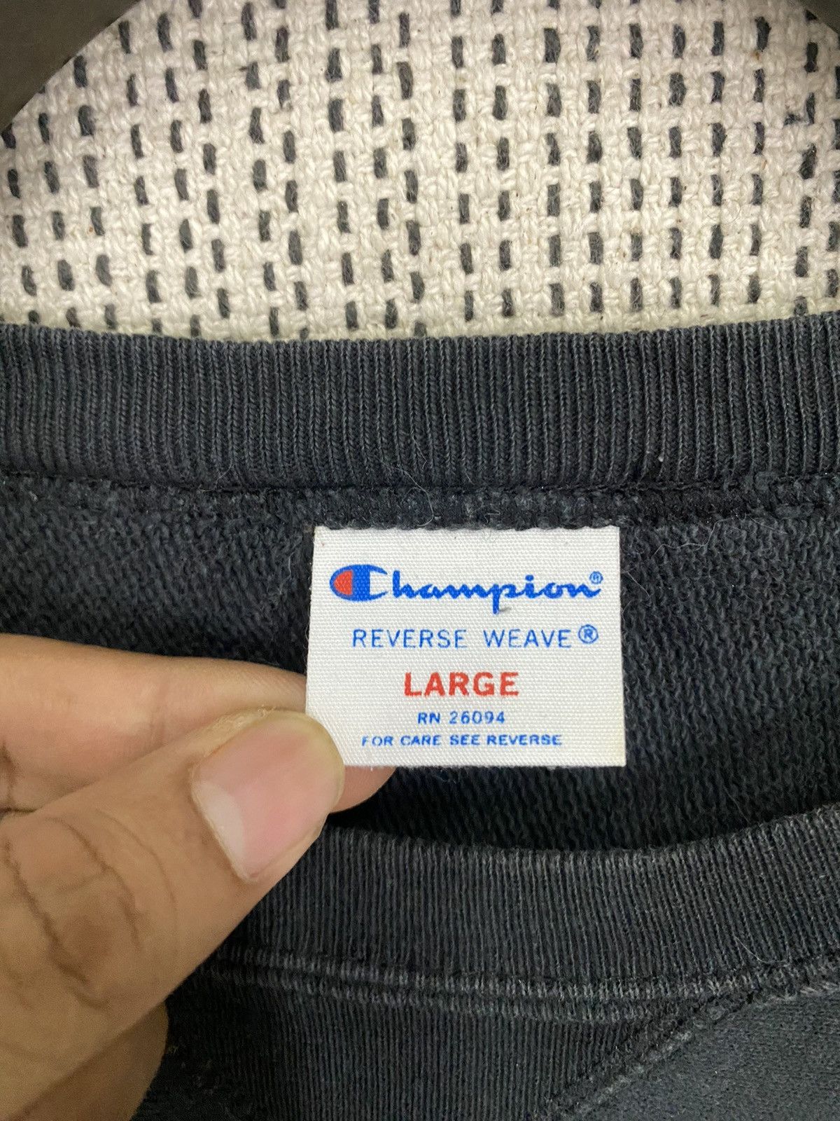 Champion × Vintage Vintage champion reverse weave center logo size L Size US L / EU 52-54 / 3 - 5 Thumbnail