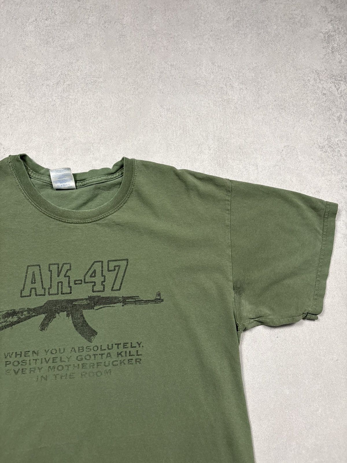 Vintage Vintage AK-47 Graphic T Shirt Military Gun Print Distressed Size US L / EU 52-54 / 3 - 2 Thumbnail