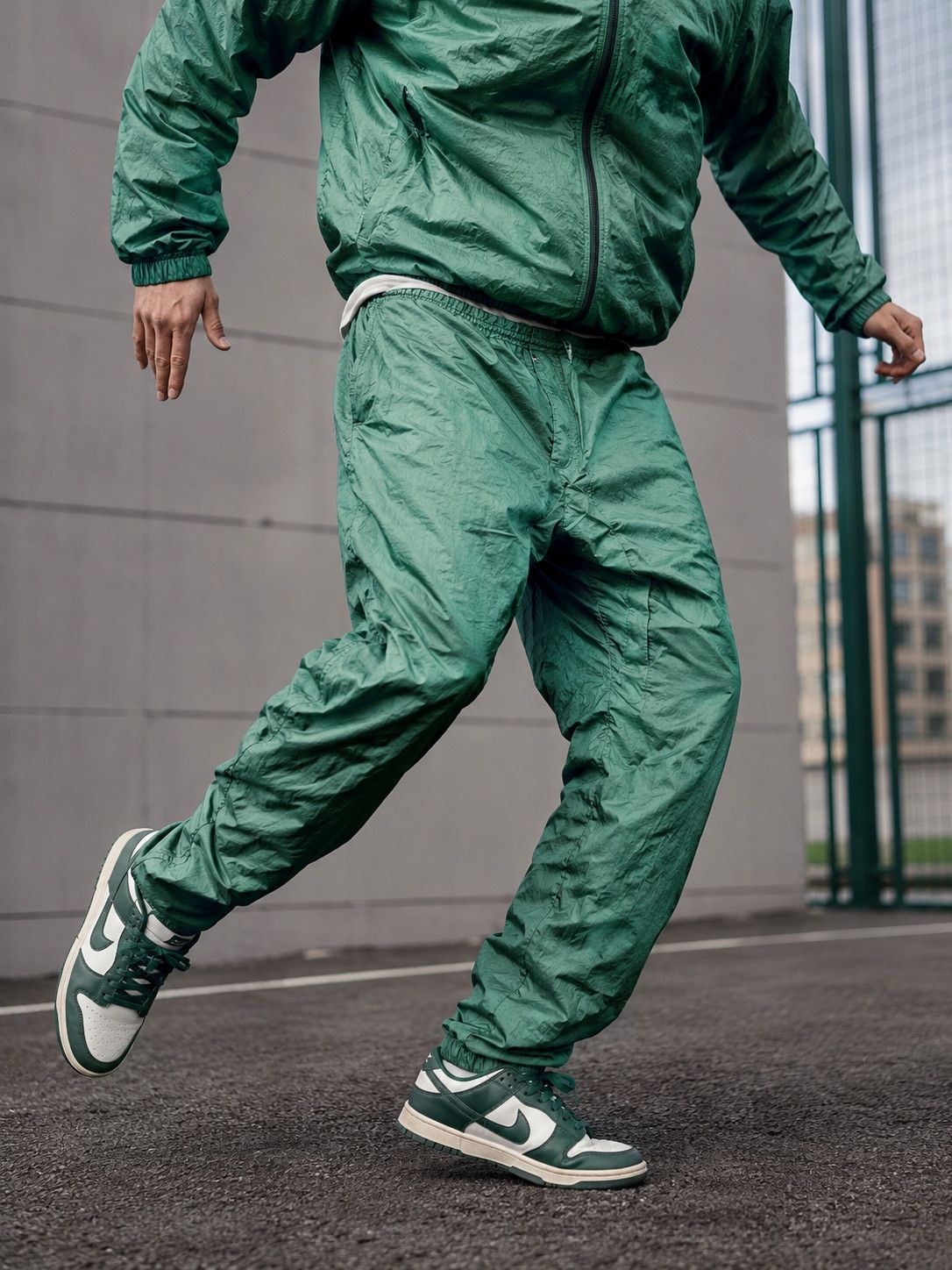Wilson Wilson - Mens Vintage Green Nylon Trackies Size US 32 / EU 48 - 1 Thumbnail