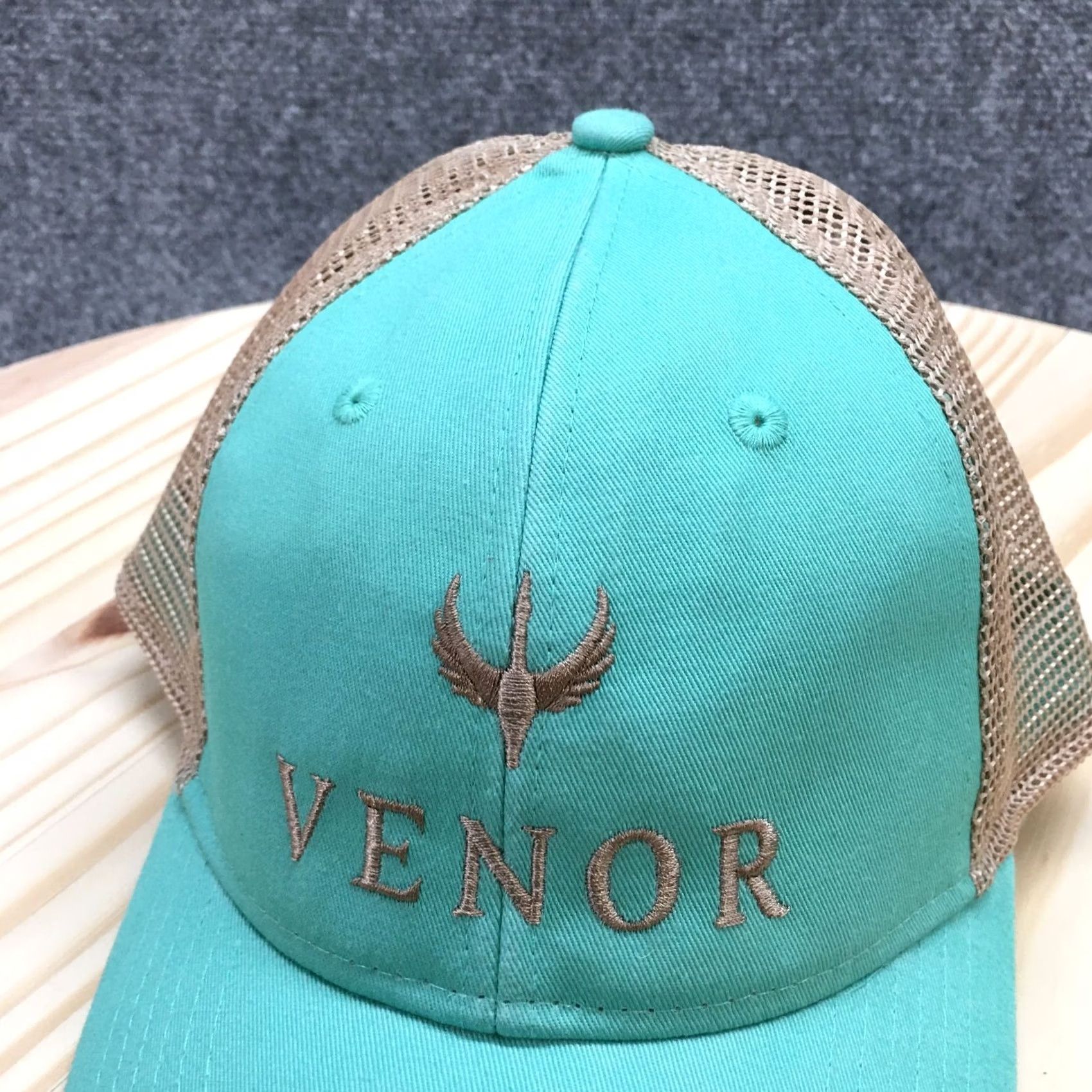 Logo 7 Outdoor Cap Trucker Hat Womens Green OS Curved Brim Embroidered Logo Size ONE SIZE - 4 Thumbnail