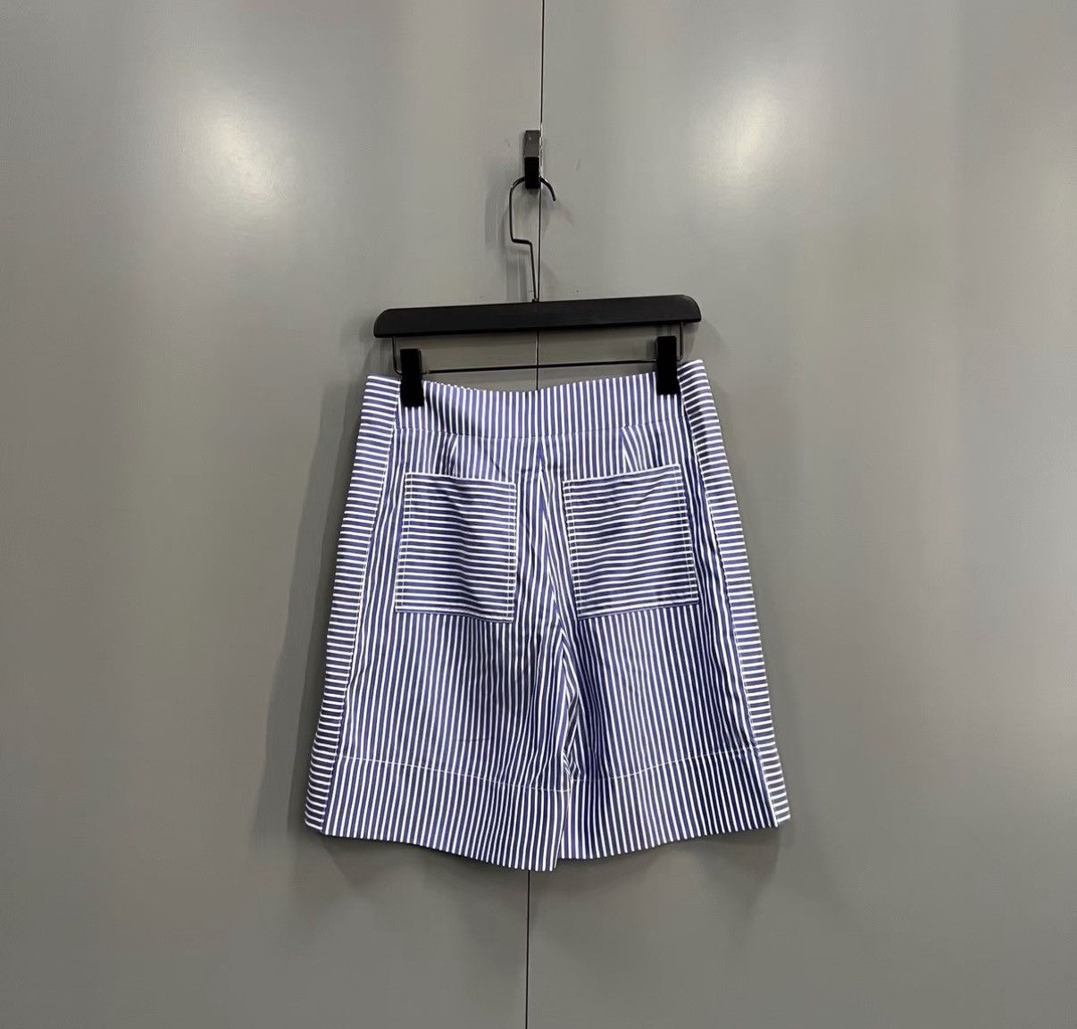 Burberry Burberry Striped Shorts J41 Size 25" / US 0 / IT 36 - 2 Thumbnail