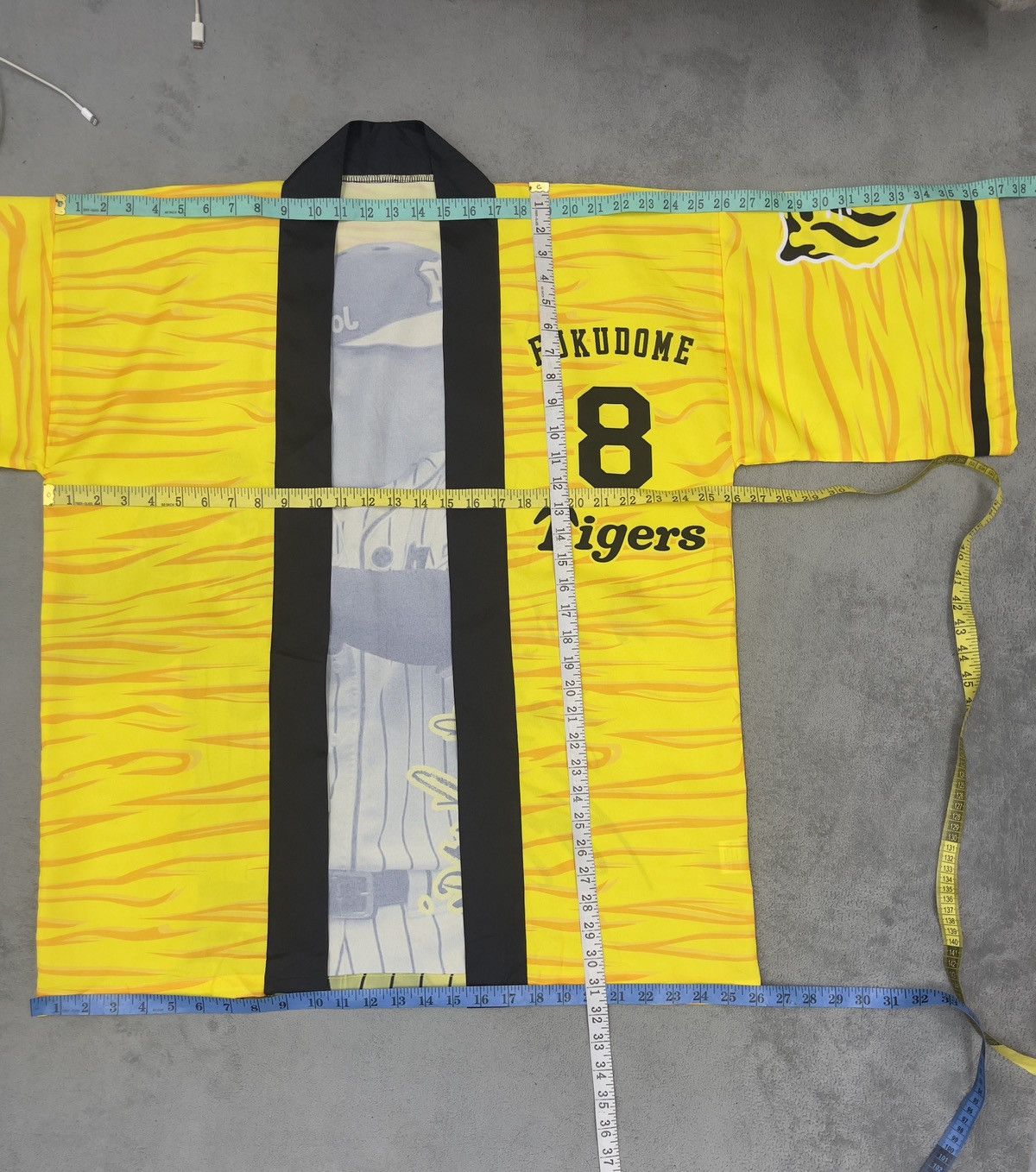 Japanese Brand VTG HANSHIN TIGER FUKUDOME 8 KIMONO TIGER STRIPED Size US L / EU 52-54 / 3 - 11 Thumbnail