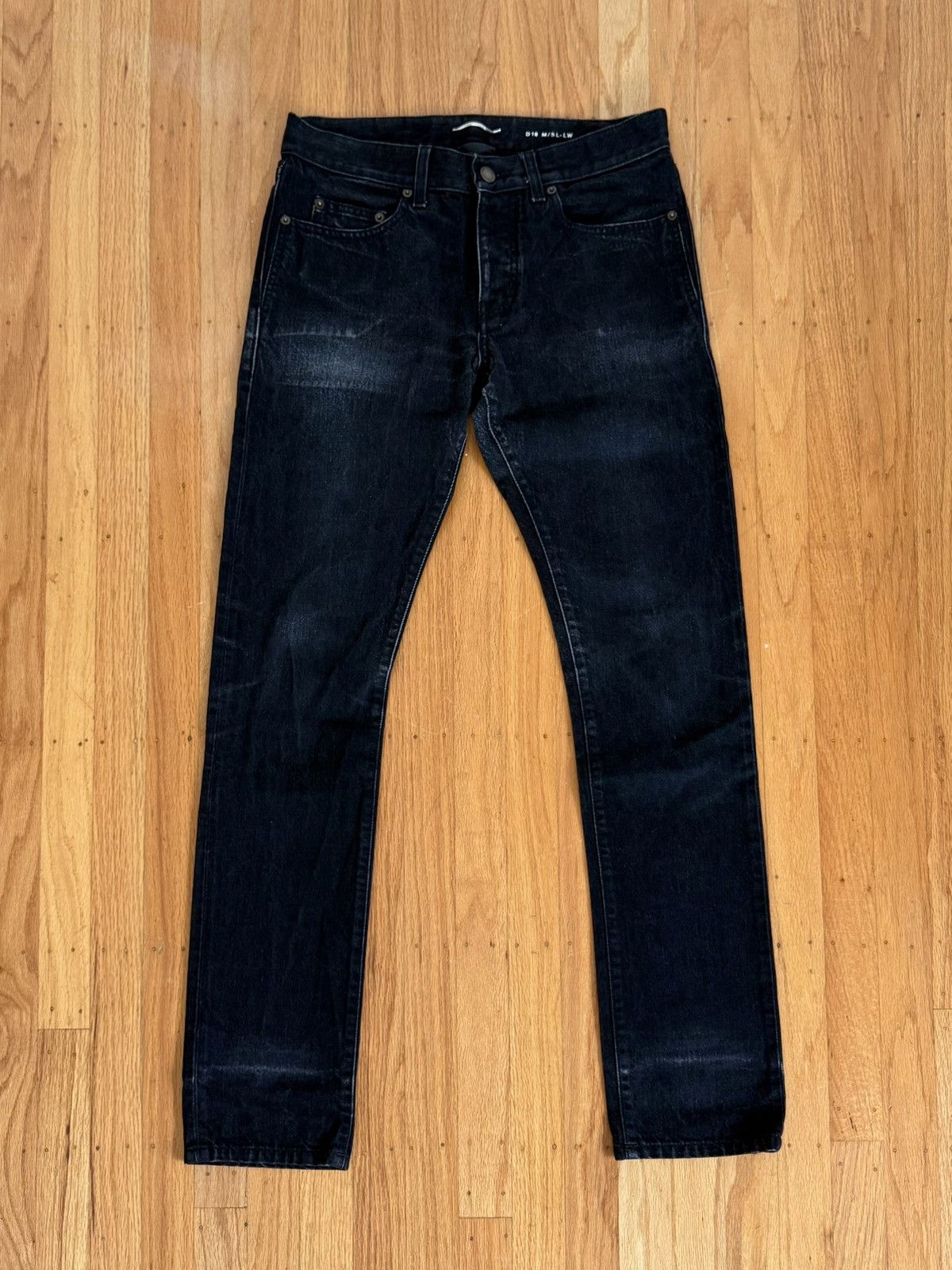 SAINT LAURENT FW19 DISTRESSED D18 DENIM