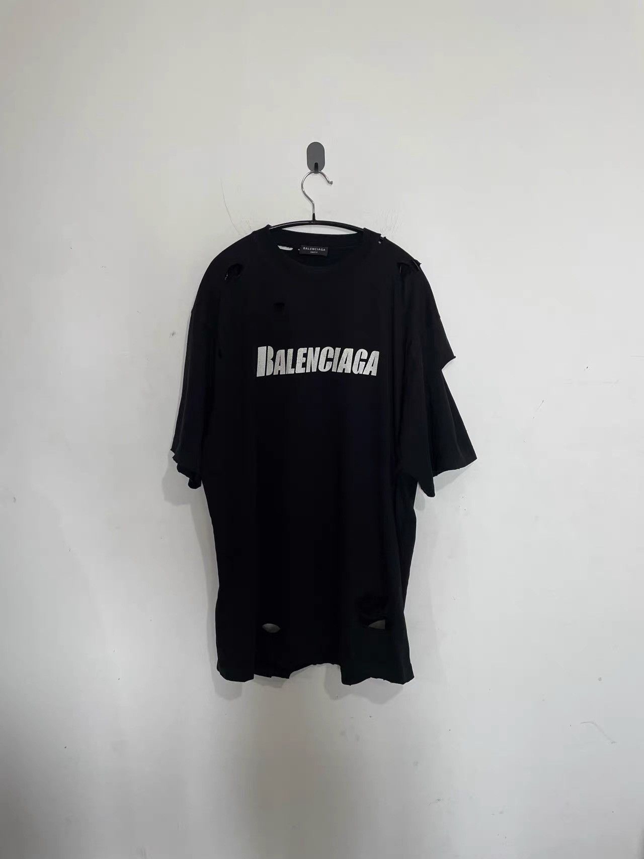 Balenciaga Balenciaga Destroyed Short Sleeve T-shirt K28 Size US XS / EU 42 / 0 - 2 Thumbnail