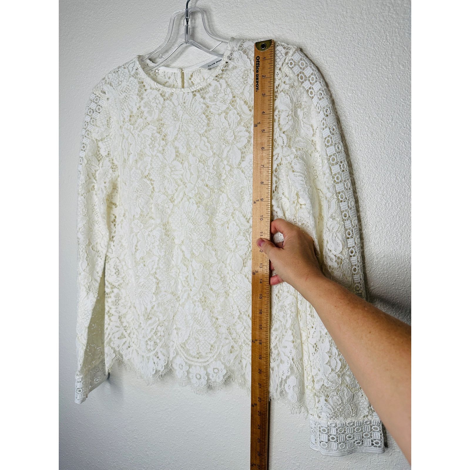 Club Monaco Club Monaco Ivory Lace Keyhole Back Scalloped Hem Blouse XS Size XS / US 0-2 / IT 36-38 - 13 Thumbnail