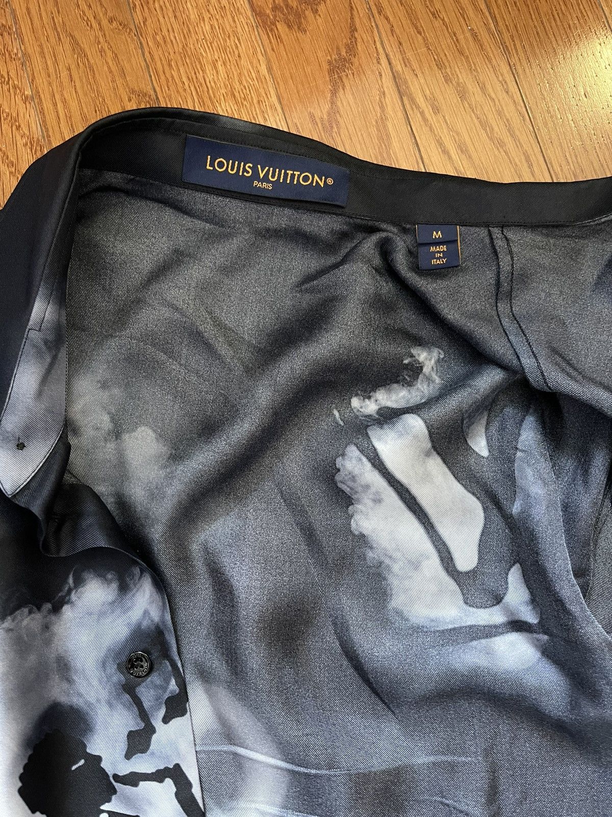 Louis Vuitton Louis Vuitton Black Silk Short Sleeved Jazzman Shirt Sz. M Size US M / EU 48-50 / 2 - 7 Thumbnail