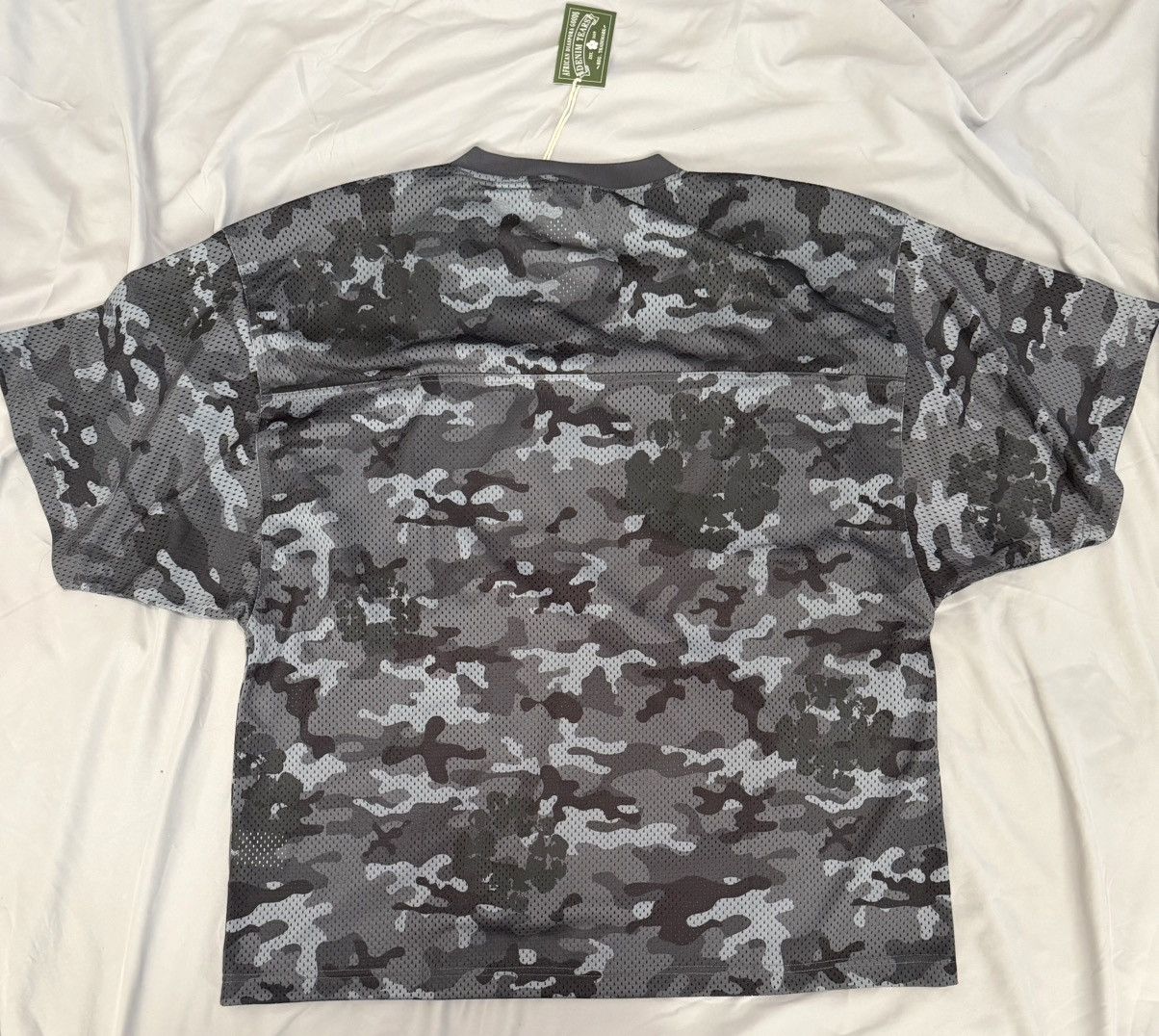 DENIM TEARS DENIM TEARS BLACK CAMO WREATH MESH FOOTBALL JERSEY IN XL Size US XL / EU 56 / 4 - 4 Thumbnail
