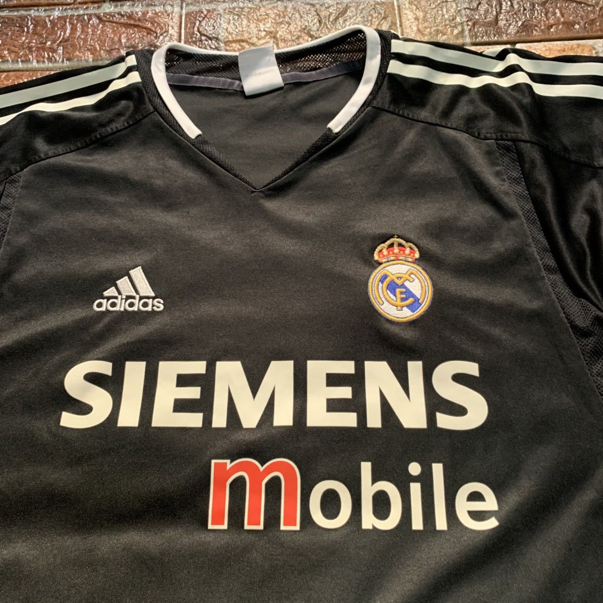 Adidas Real madrid 2004 away jersey Size US L / EU 52-54 / 3 - 2 Thumbnail