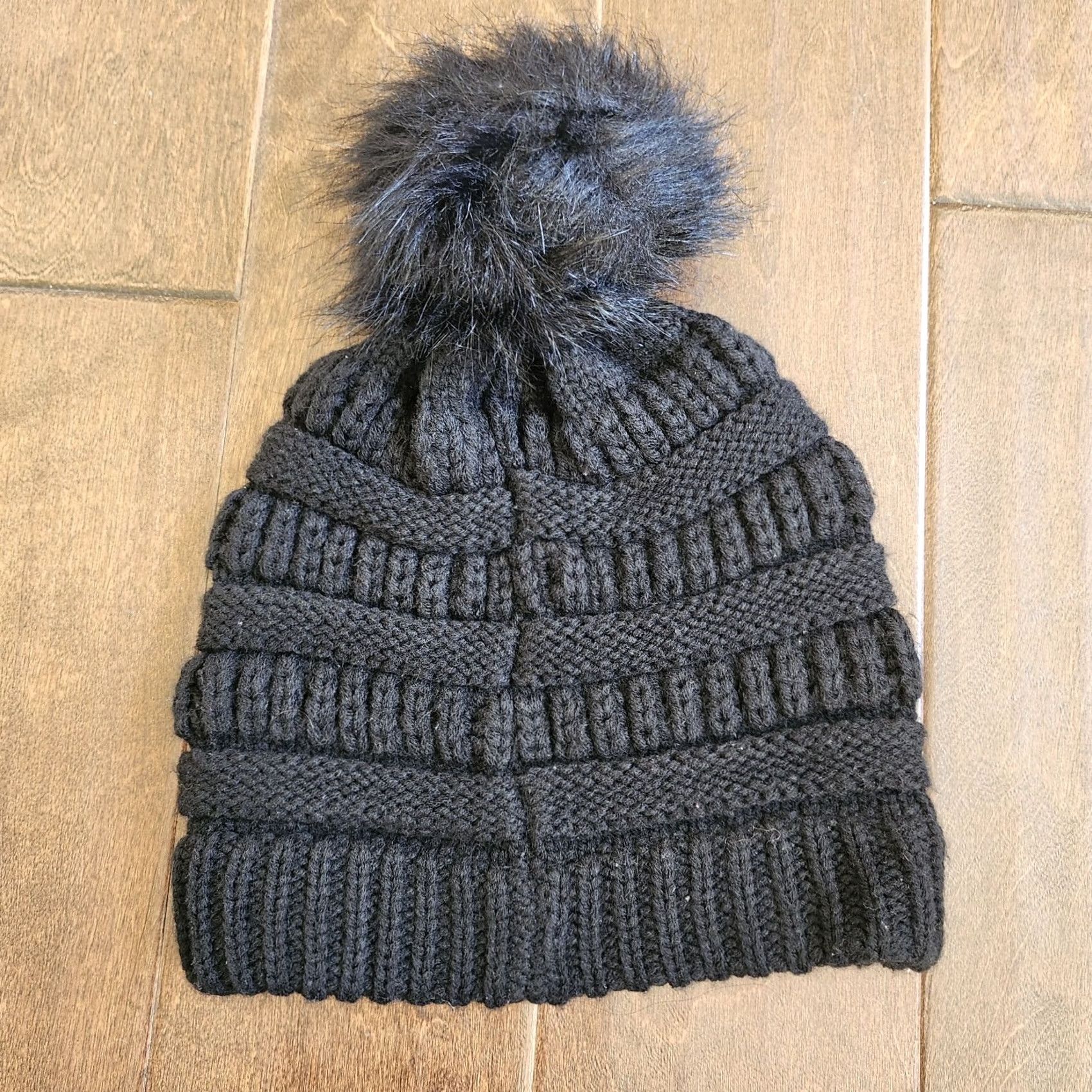 Vintage Time and Tru Black Beanie One Size Womens Knit Pom Pom Faux Fur Lightweight Stretch Winter Fall Spring Casual Activewear Travel Cap Hat Size ONE SIZE - 4 Thumbnail