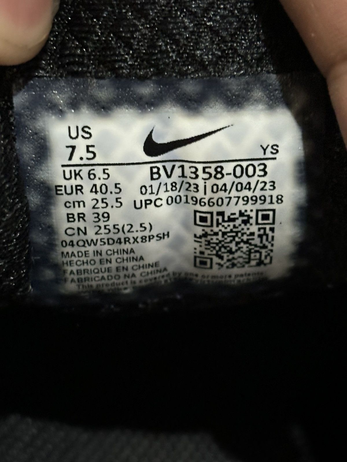 Nike NIKE ZOOM VOMERO 5 ‘TRIPLE BLACK’ Size US 7.5 / EU 40-41 - 10 Thumbnail