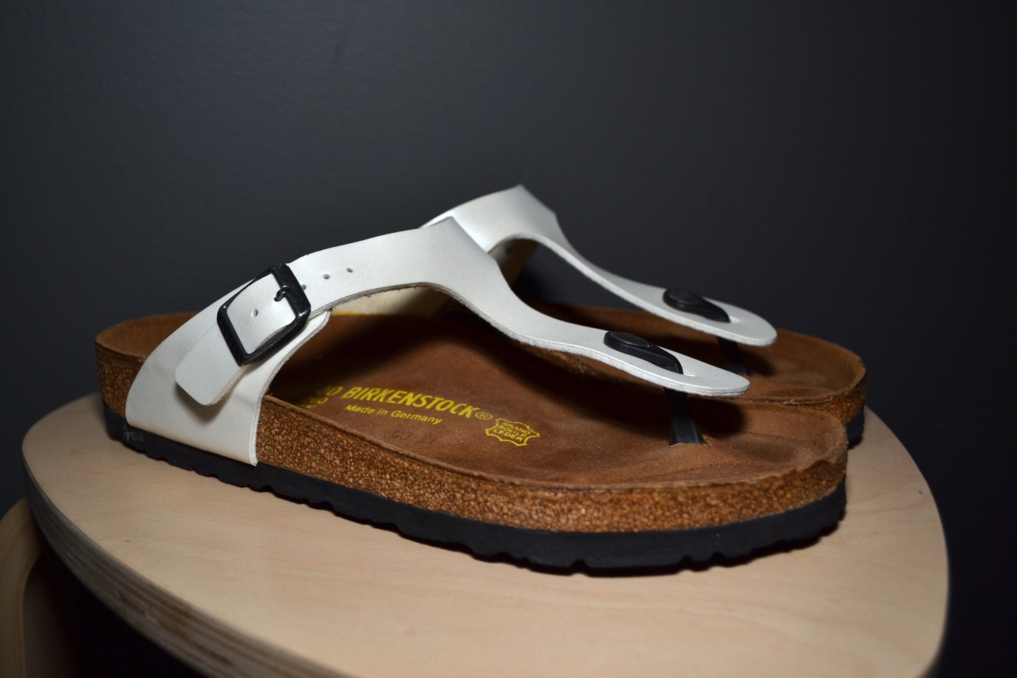 Birkenstock Birkenstock Gizeh White Regular US Men's 7 Women's 9 - EU 40 Size US 7 / EU 40 - 1 Thumbnail